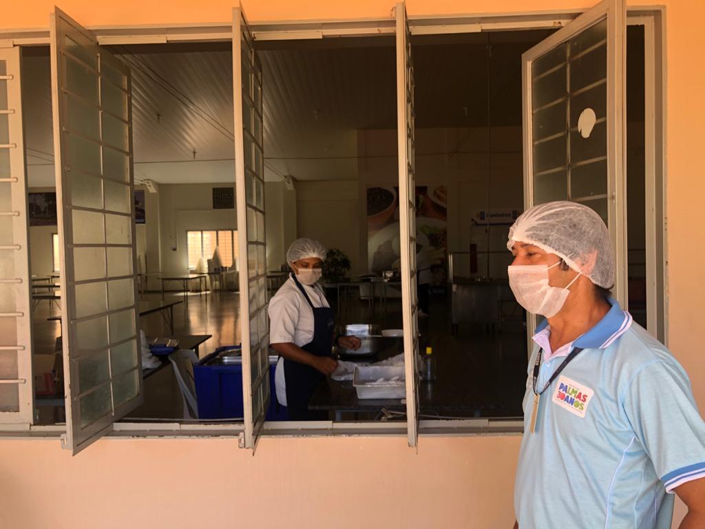 Restaurantes comunitários: venda de refeições em marmitas garante alimentação nutritiva e de baixo custo à população durante pandemia