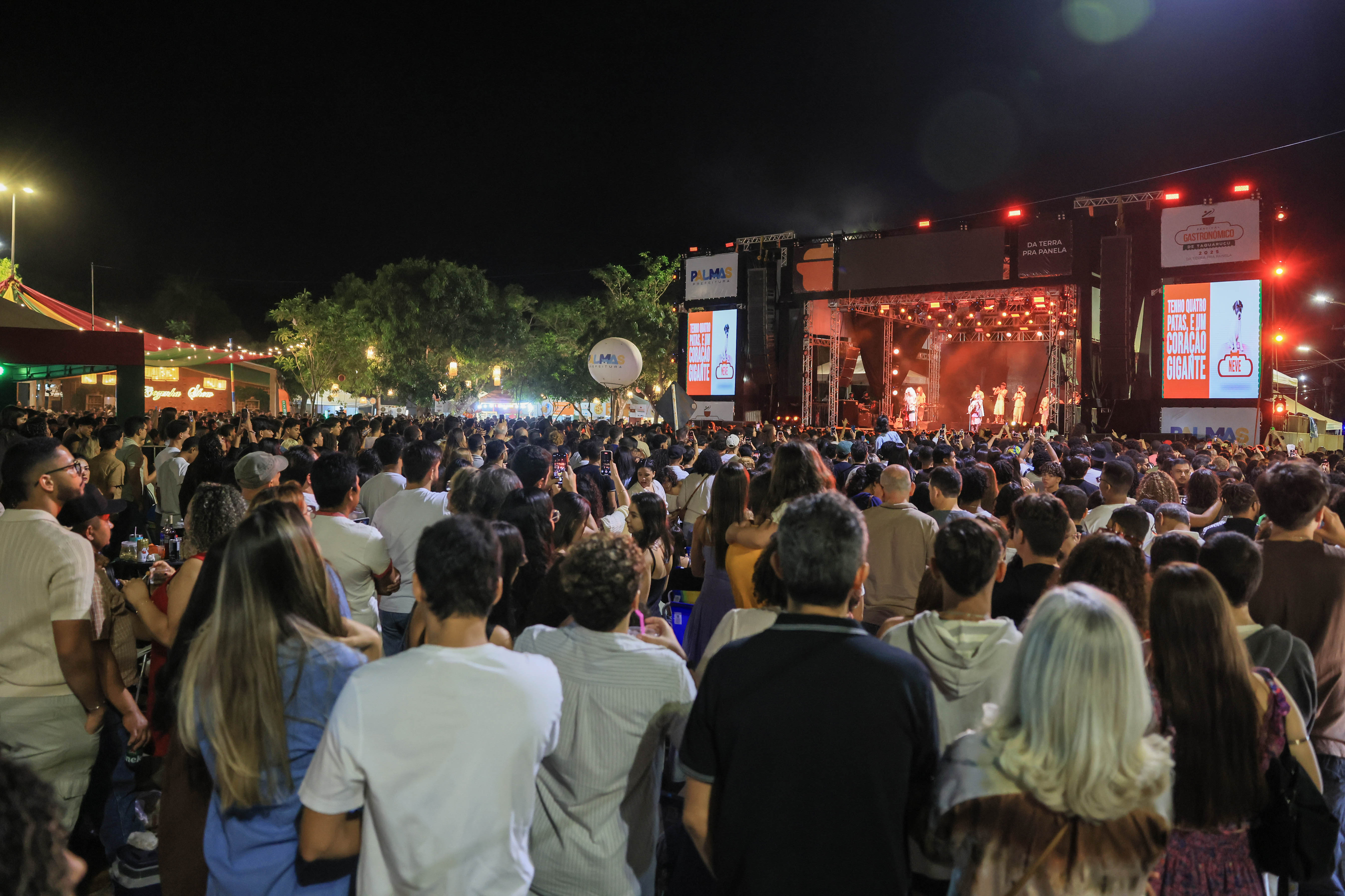 Público compareceu em peso para show do duo Anavitória, em Taquaruçu, neste sábado, 6