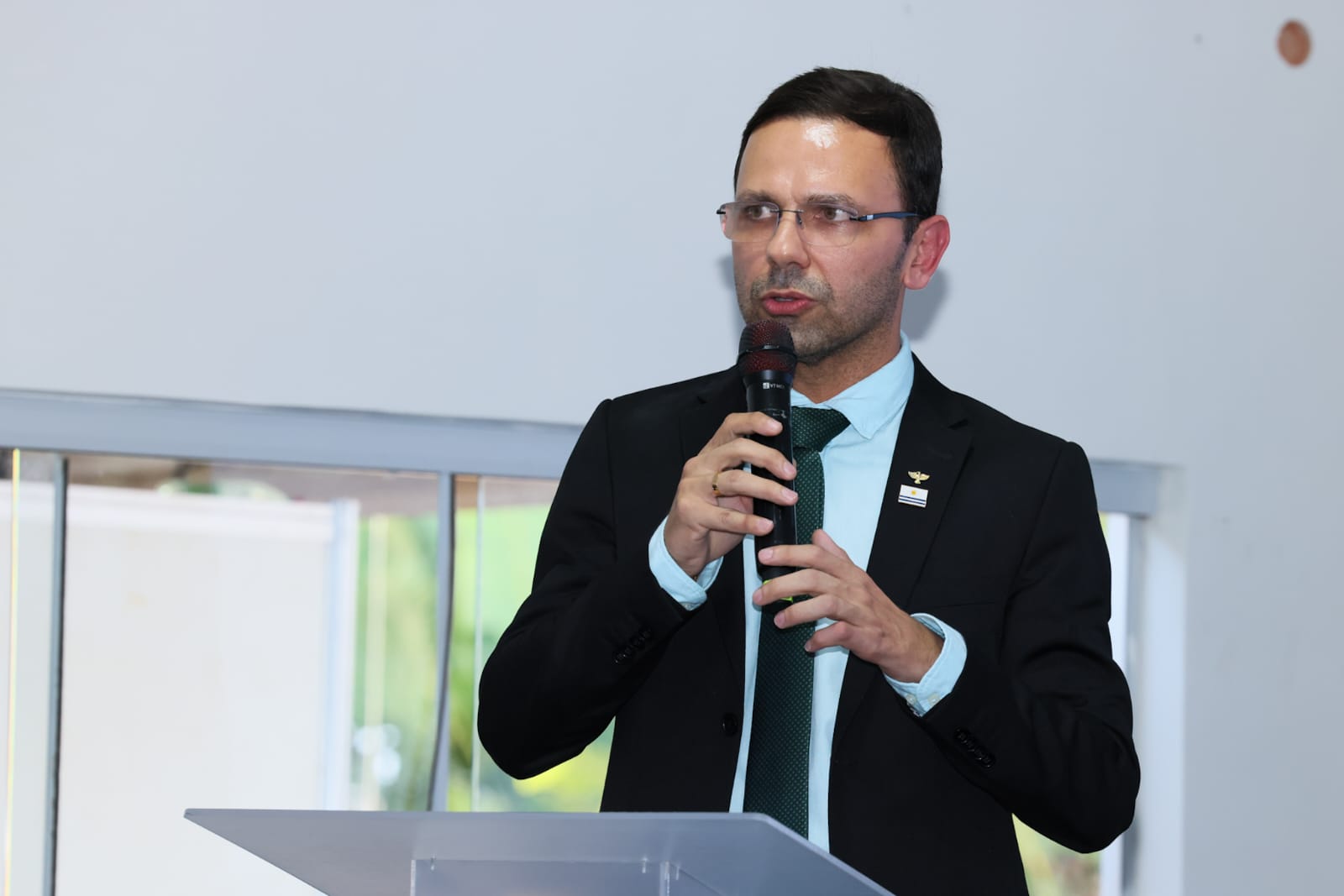 Pronunciamento do secretário do Gabinete do Prefeito durante sessão itinerante da Câmara Municipal de Palmas, na Agrotins 2025