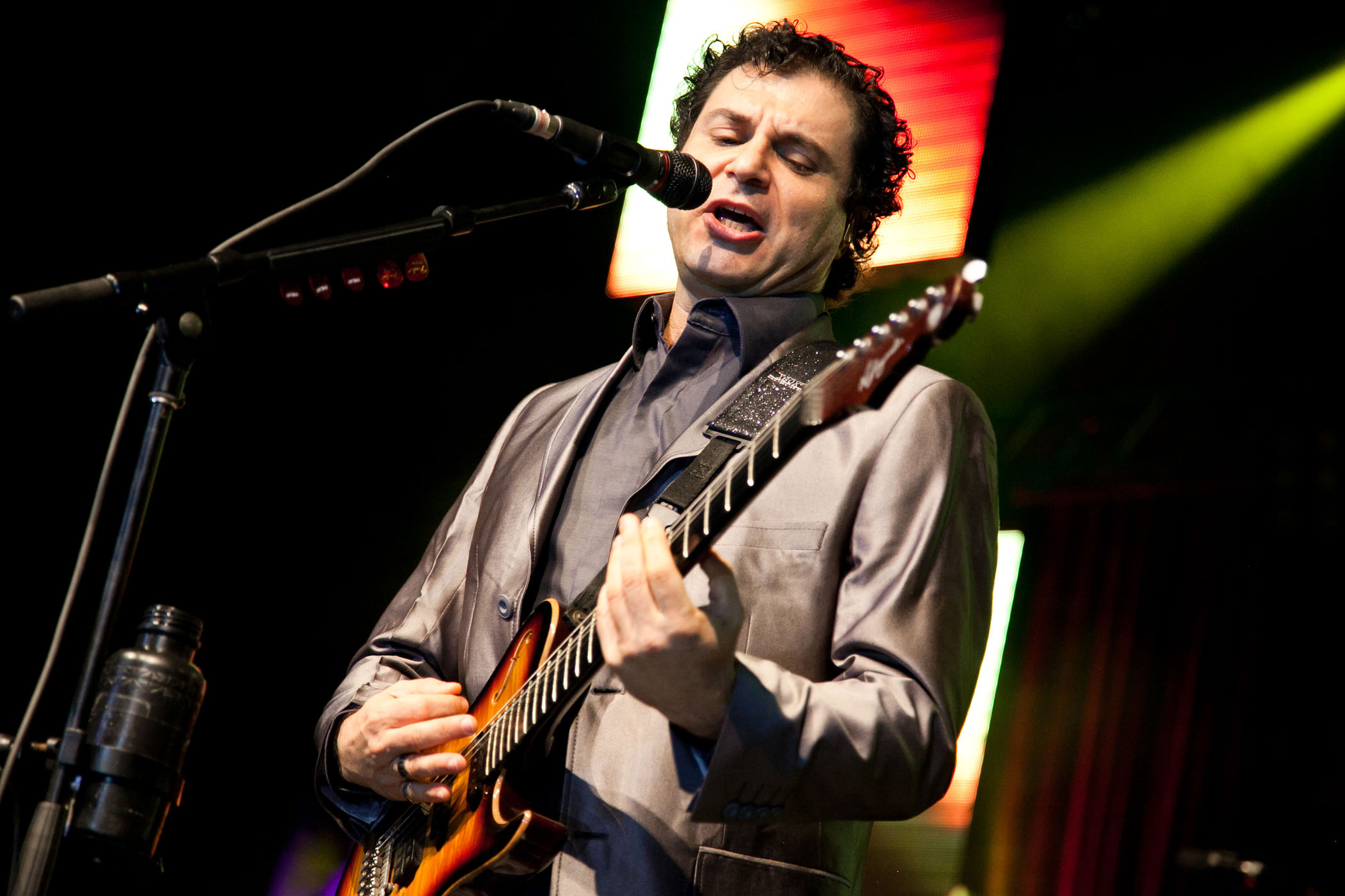 Frejat anima público na abertura oficial do 9º FGT neste sábado, 05