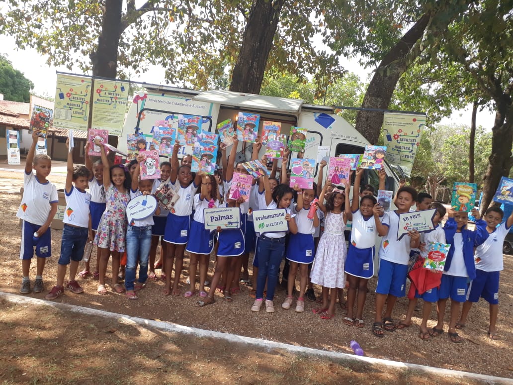 Alunos da Rede Municipal de Palmas visitam o projeto da Incrível Máquina de Livros