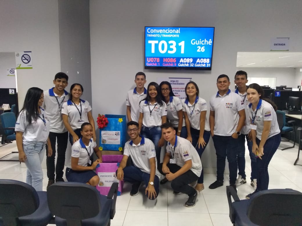 Jovens aprendizes que atuam nas unidades do Resolve Palmas arrecadam doações para Natal