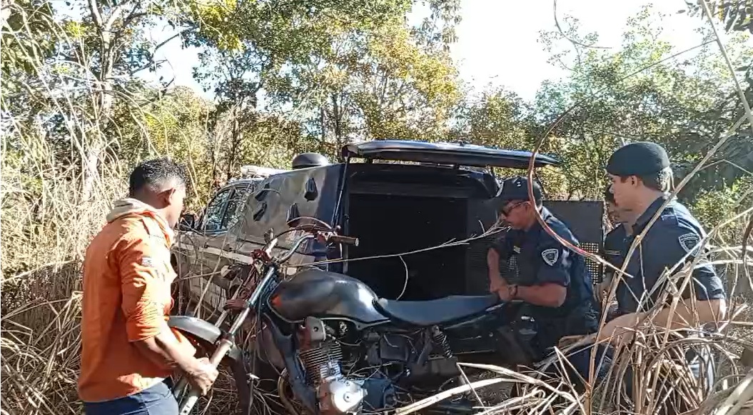 Brigadistas em combate a incêndio encontram moto com registro de roubo