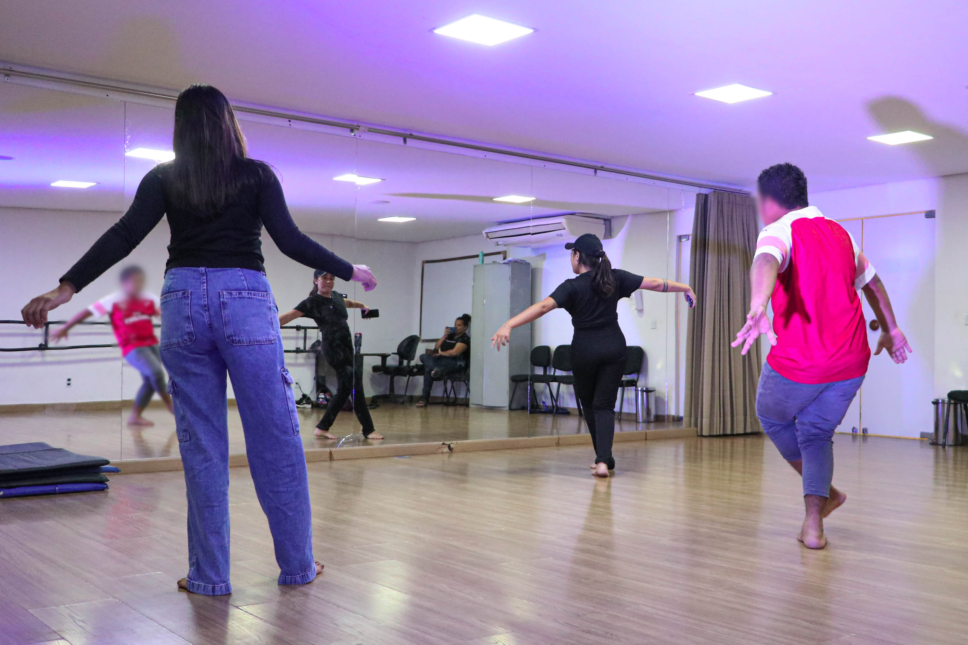 A partir da oficina gratuita ofertada pela Fundação Cultural de Palmas, adolescentes acolhidos na Casa Abrigo Raio de Sol aprenderam diversas técnicas das Danças Urbanas