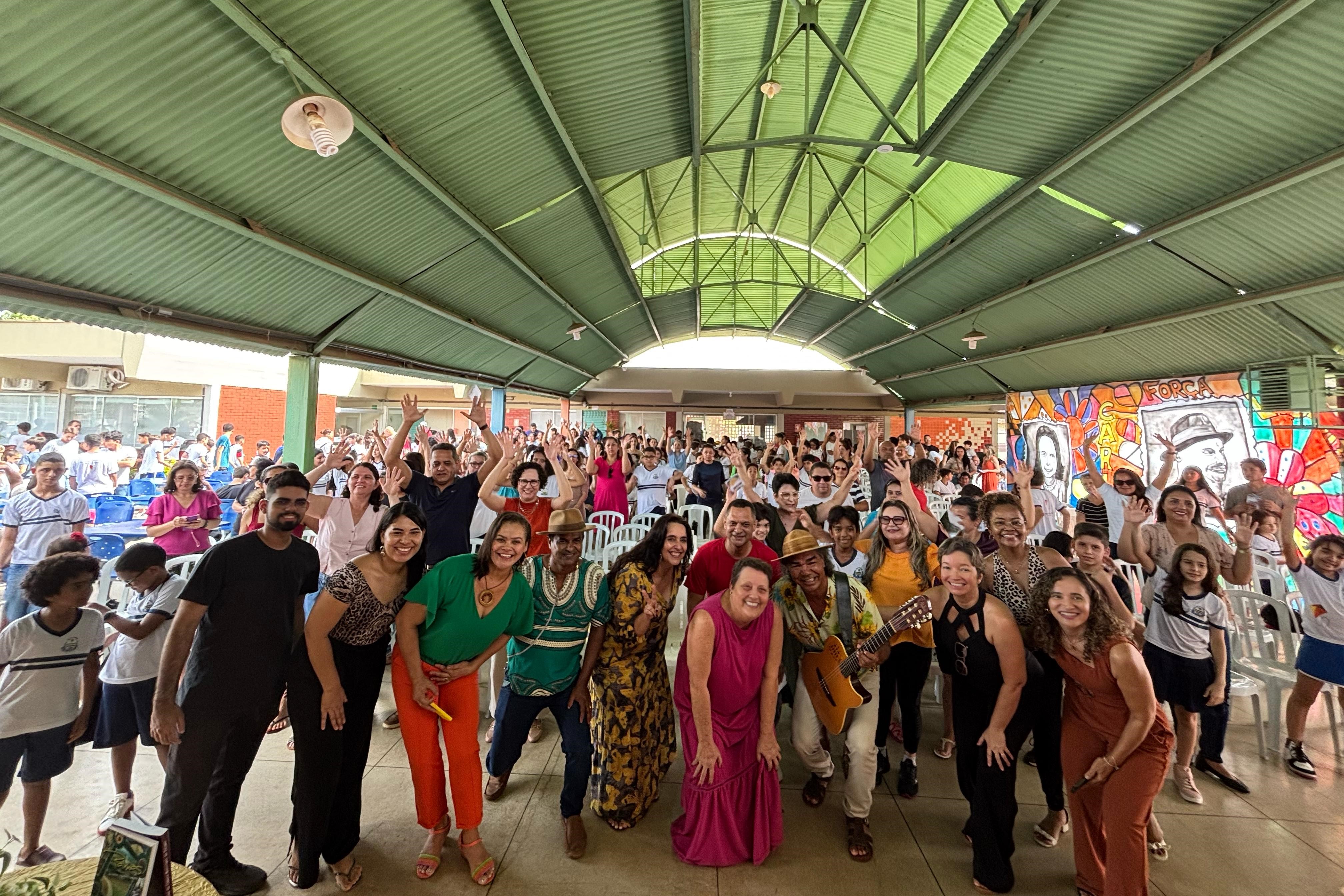 Projeto envolveu alunos, professores e artistas regionais para celebrar identidade cultural do estado