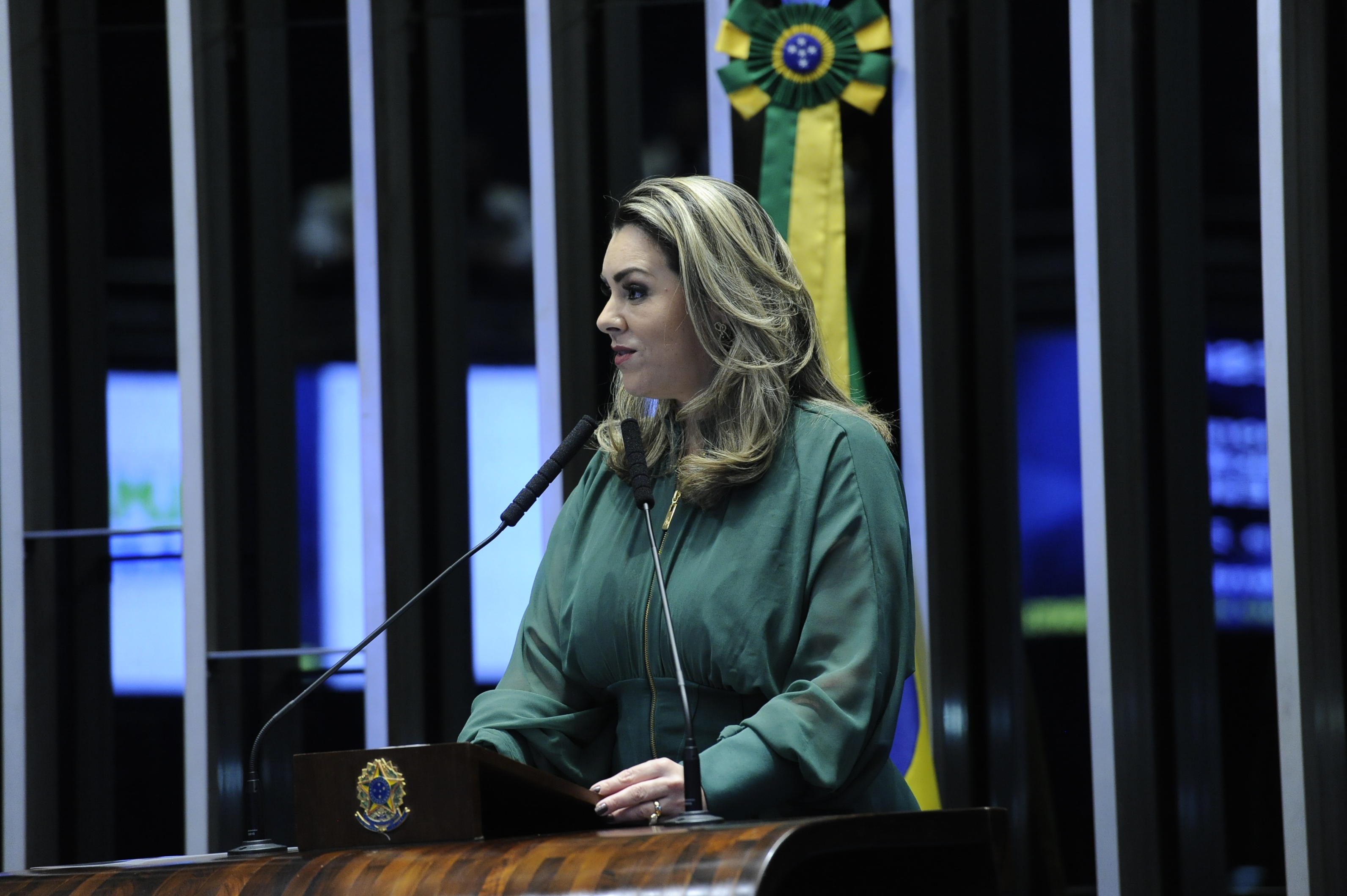 No Senado, prefeita Cinthia Ribeiro reivindica união do Congresso por novo pacto federativo