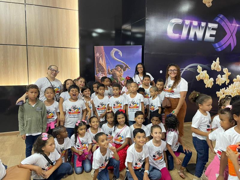 Alunos do Cmei Vitória Régia finalizam o 1º ano com sessão especial no cinema