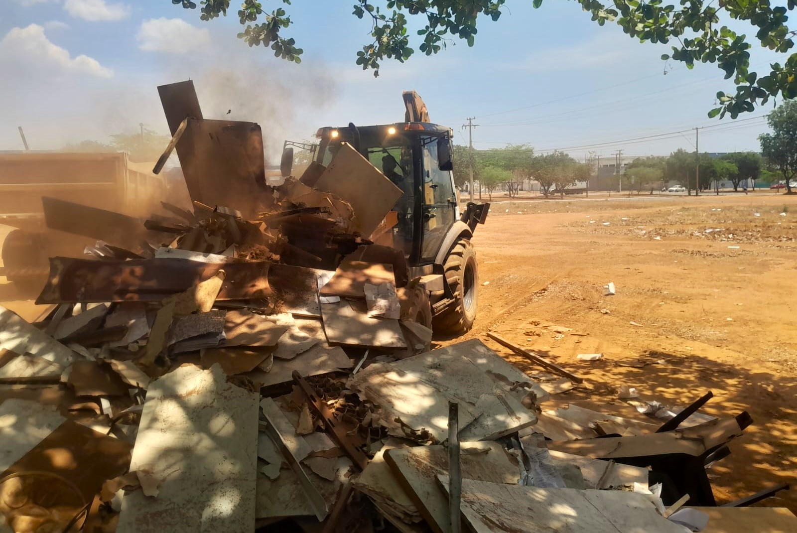 Prefeitura de Palmas recolhe cerca de 145 mil toneladas de entulho em 2025