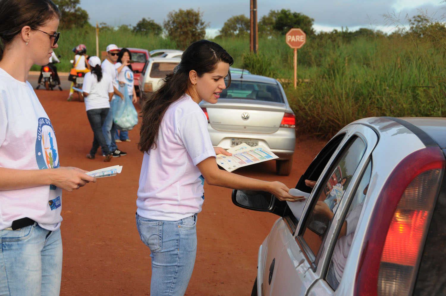 Alimentação e hábitos saudáveis são abordados durante blitz  do Dia Mundial da Qualidade de Vida