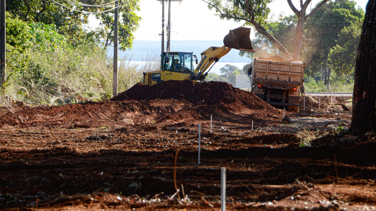 Em Palmas, obras avançam em canteiros de duplicação e reparo de avenidas