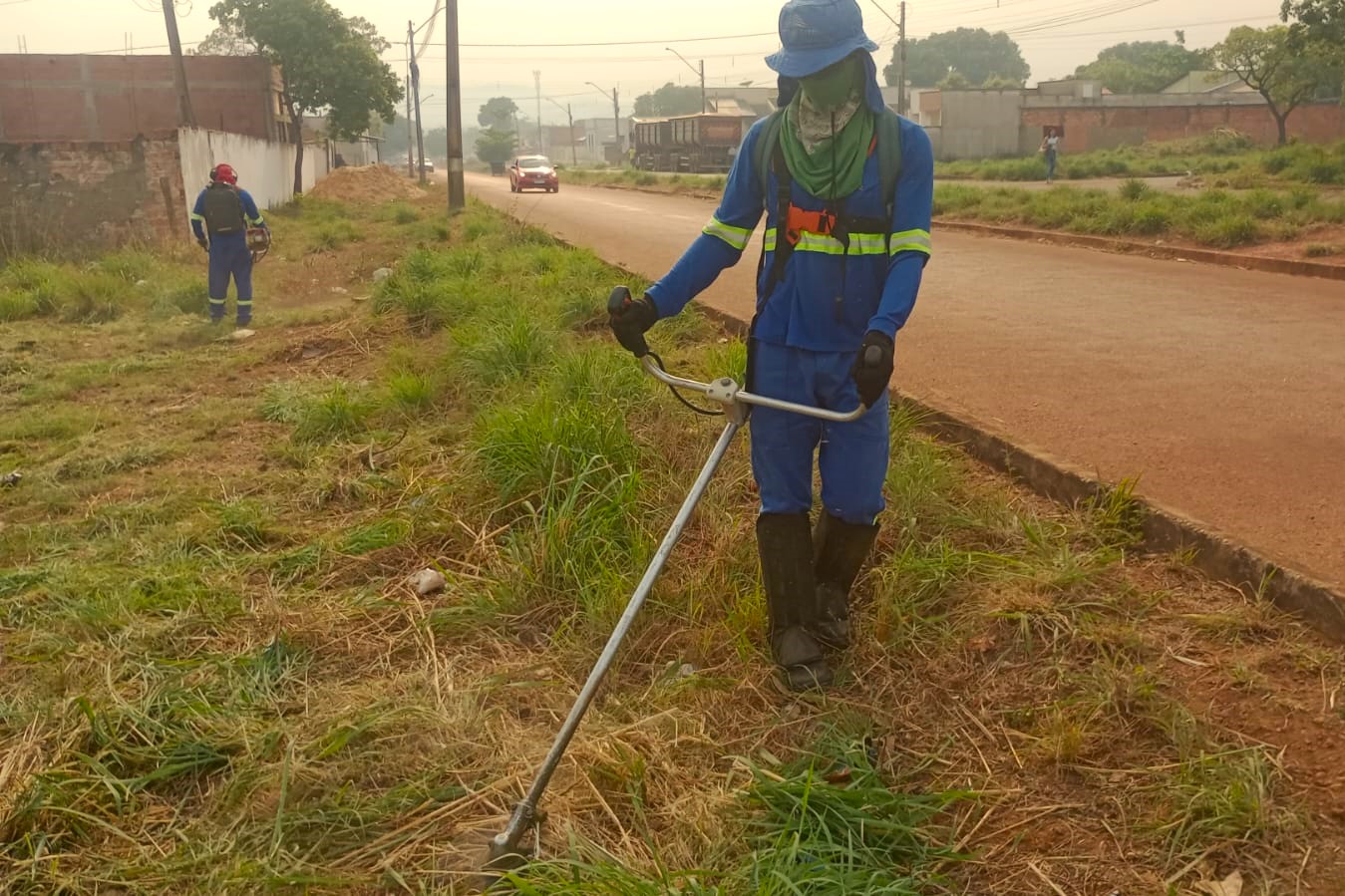 Entre outros pontos de Palmas, a equipe de roçagem realizou o serviço no setor União Sul