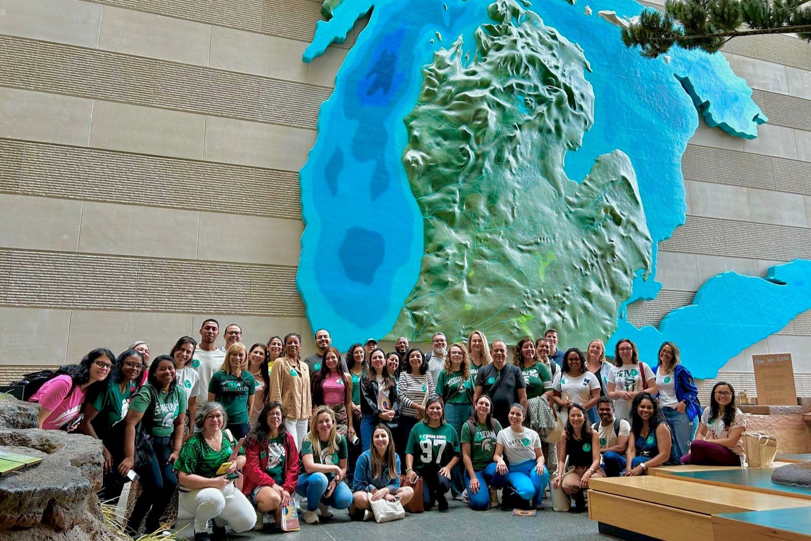 Educadores em visita ao Museu de História do Michigan