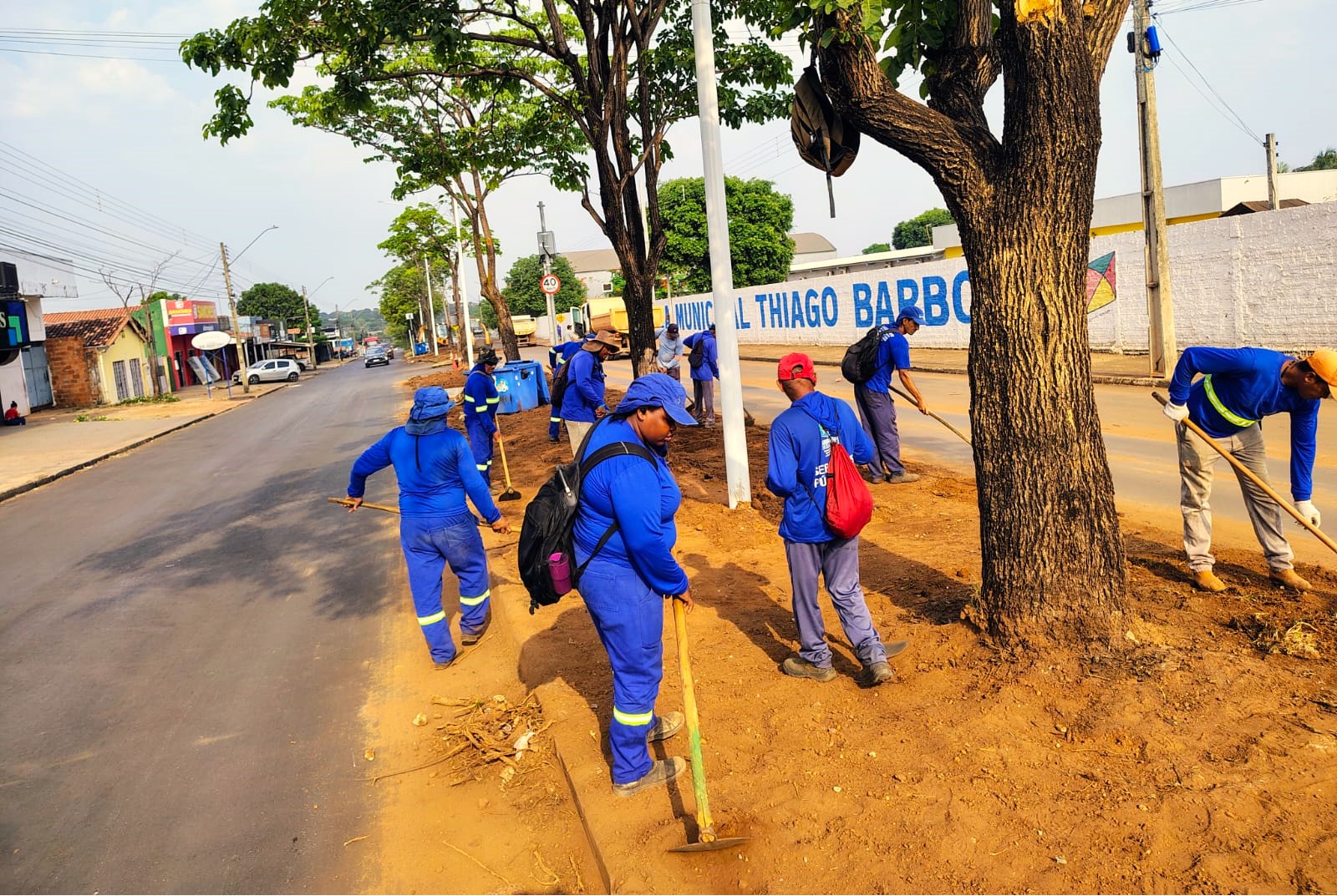 Prefeitura de Palmas realiza serviços de limpeza e manutenção nos Jardins Aureny e avenidas estratégicas da região central