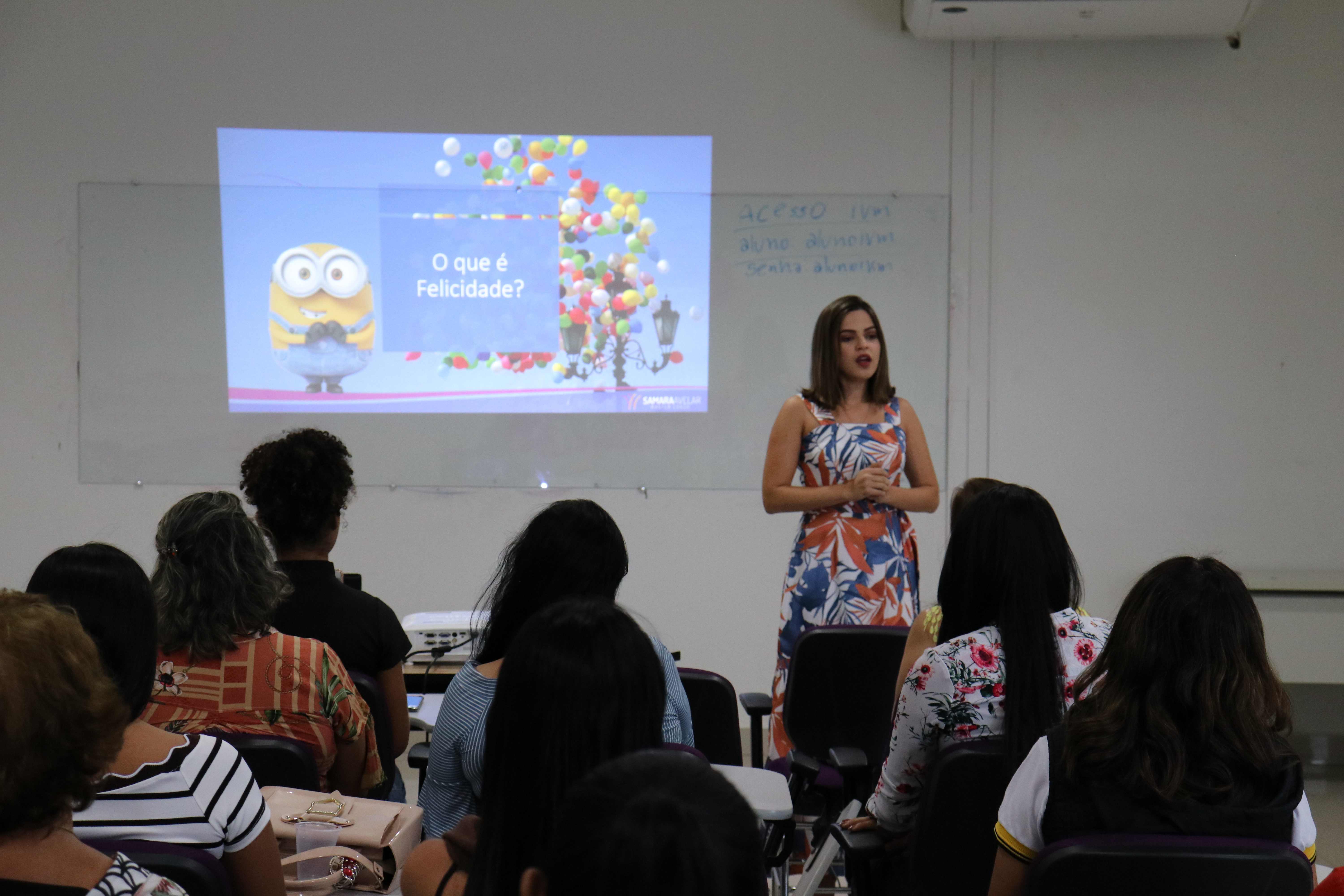 Palestras abordam a importância do pensamento positivo para a felicidade e a nutrição e o cuidado com o corpo e a mente