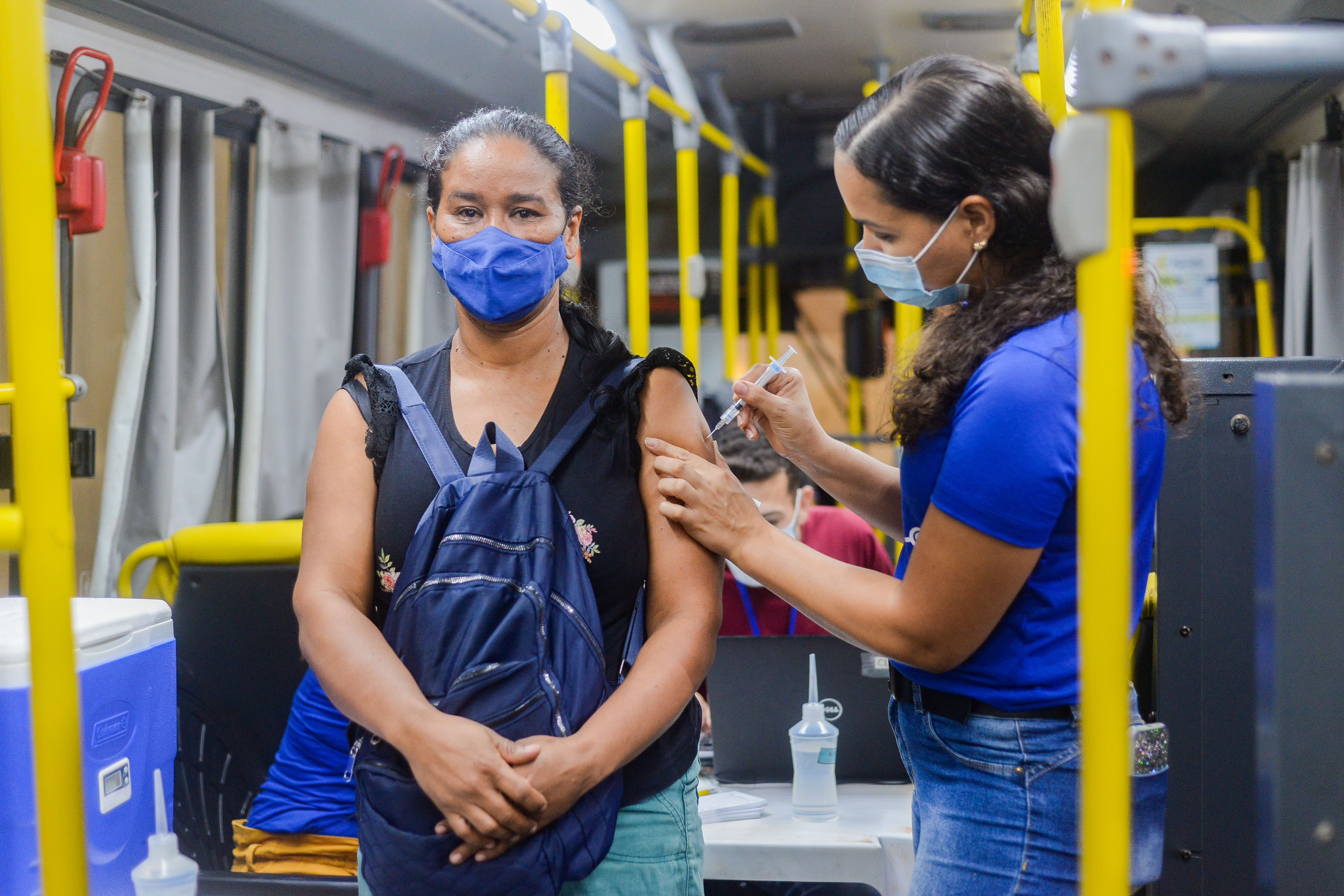 Busão levará imunização para o Arraiá da Capital e Praça dos Girassóis neste fim de semana