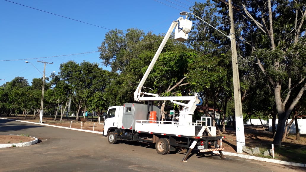 Morador que avistar lâmpada queimada pode solicitar troca à Prefeitura por telefone