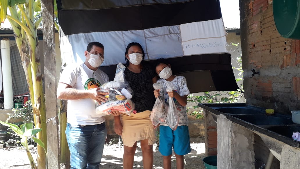 ETI Fidêncio Bogo doa pescado para famílias de alunos em vulnerabilidade social