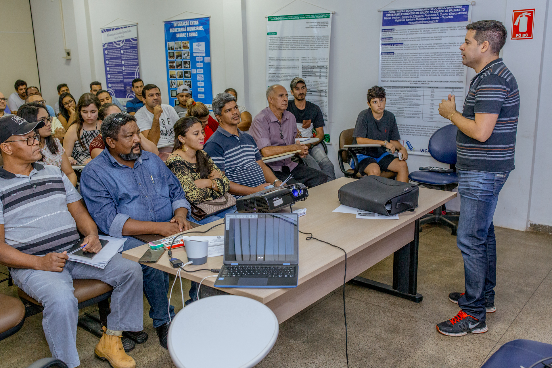 Núcleo de Educação da Vigilância Sanitária realiza capacitação para microempreendedores