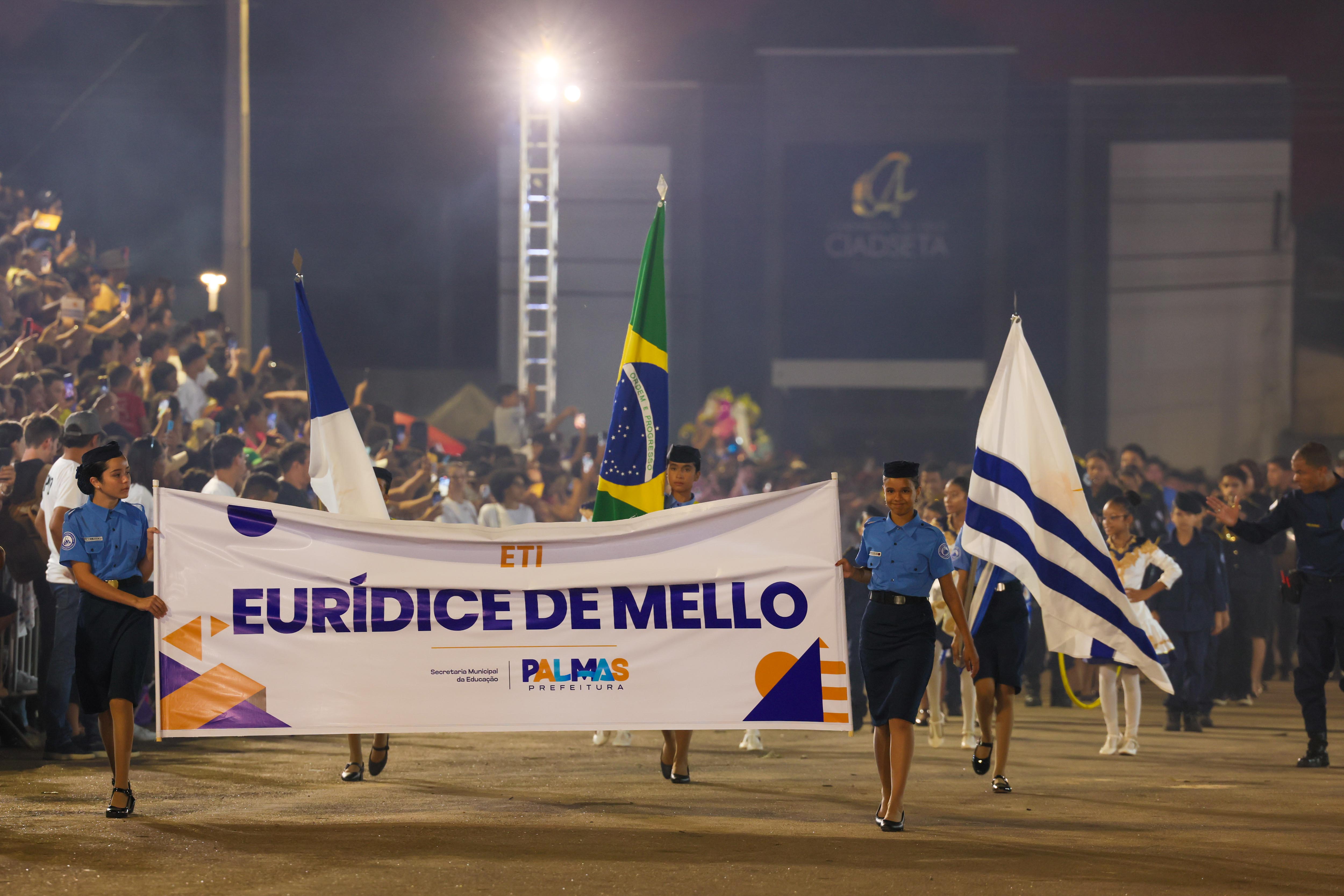 ETI Eurídice de Mello Abriu o desfile a pé, com sete pelotões / Foto: Regiane Rocha