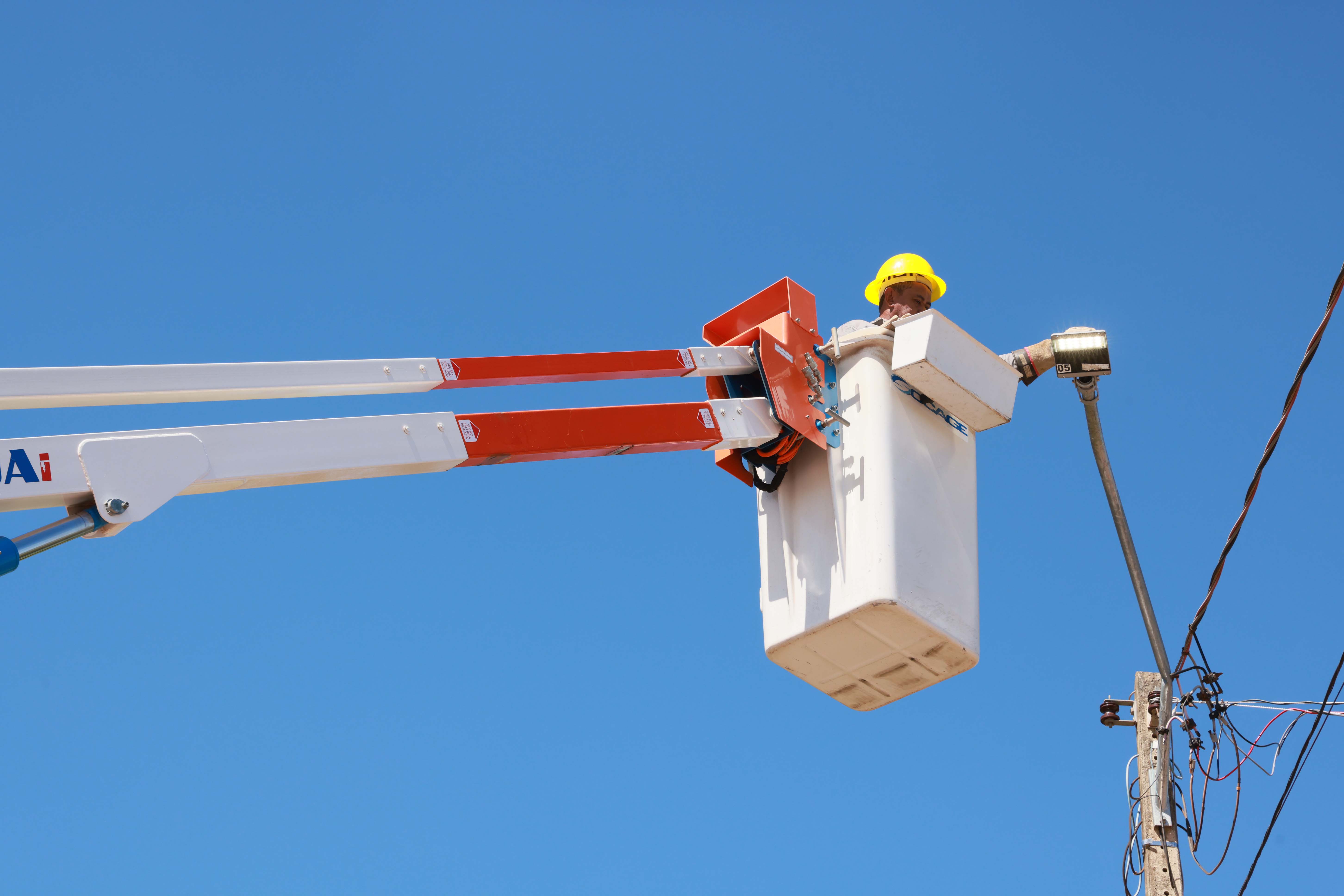 Prefeitura realizou instalação de luminárias em pontos da cidade