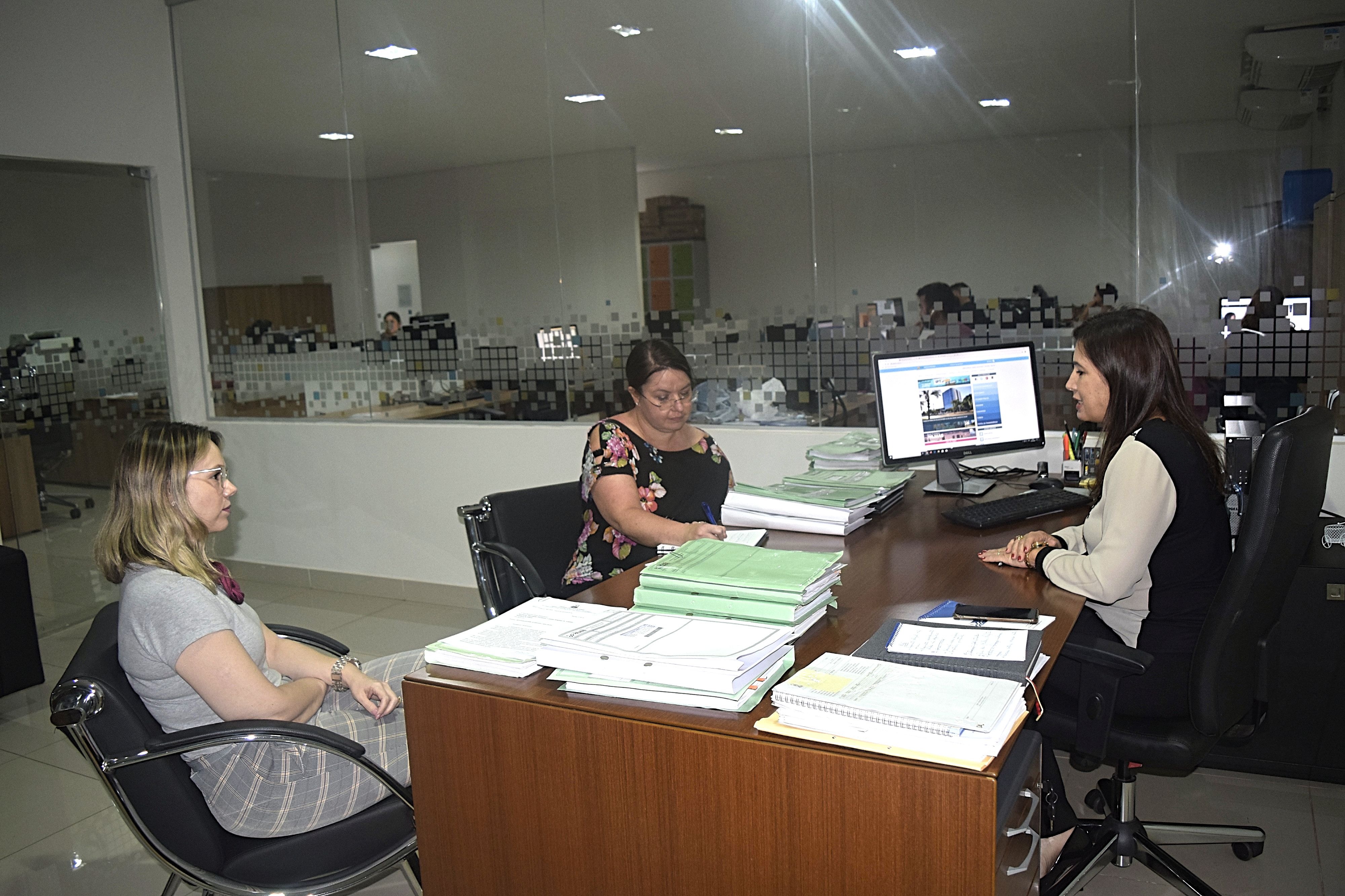 Representante da embaixada canadense visita IVM em busca de possíveis parcerias