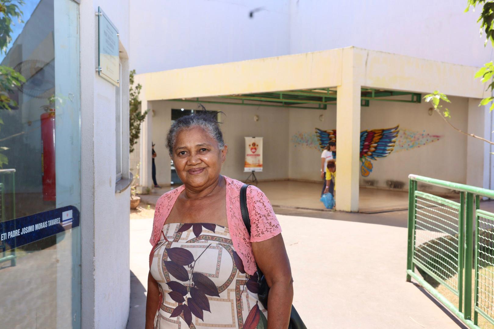 Maria de Fátima chegando na palestra sobre autoestima