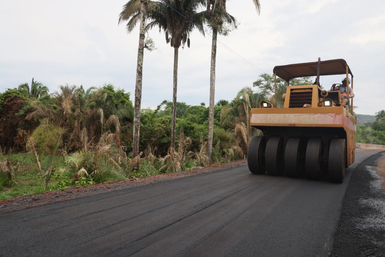 Acesso à Ponte dos Cruz em Taquaruçu recebe pavimentação asfáltica em mais uma obra da Prefeitura de Palmas