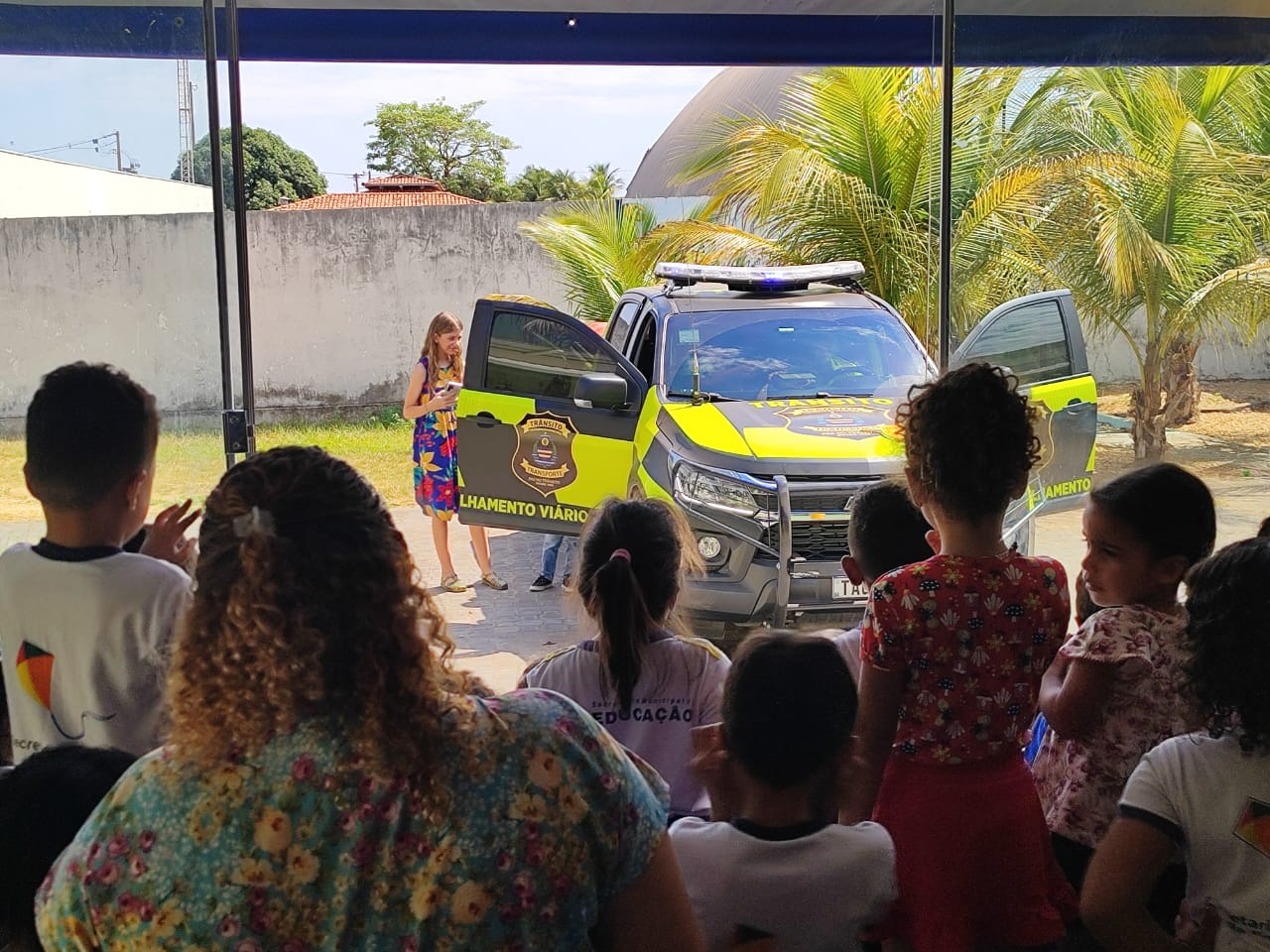 Alunos do Cmei  Cantinho da Alegria ansiosos para conhecer os agentes de Trânsito