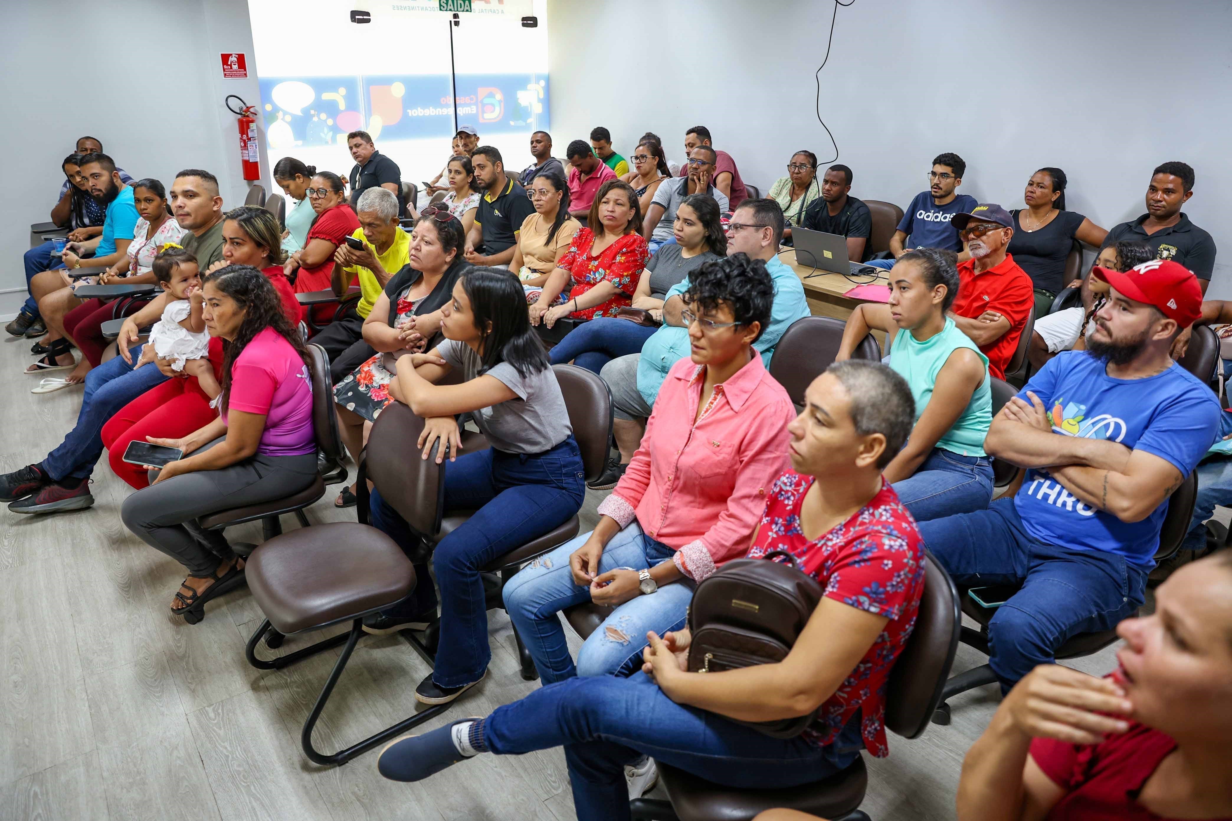 Prefeitura de Palmas capacita ambulantes para o Natal Cidade Encantada