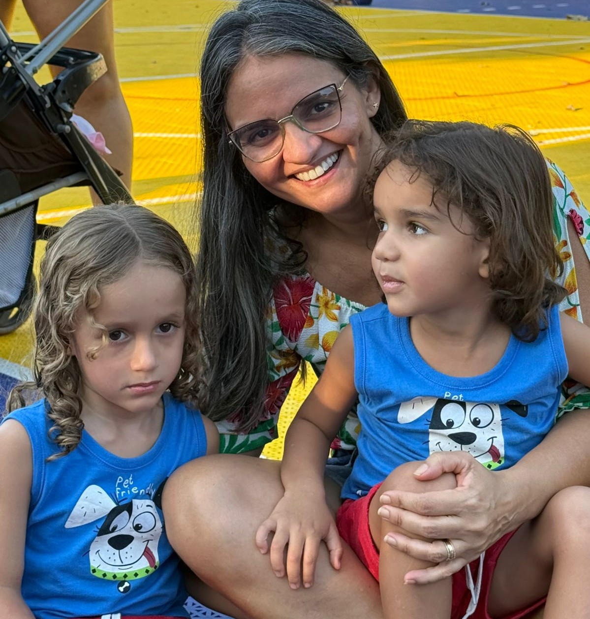 Pais e mães que acompanham de perto o desenvolvimento de seus filhos relatam a evolução das crianças depois que entram no Cmei