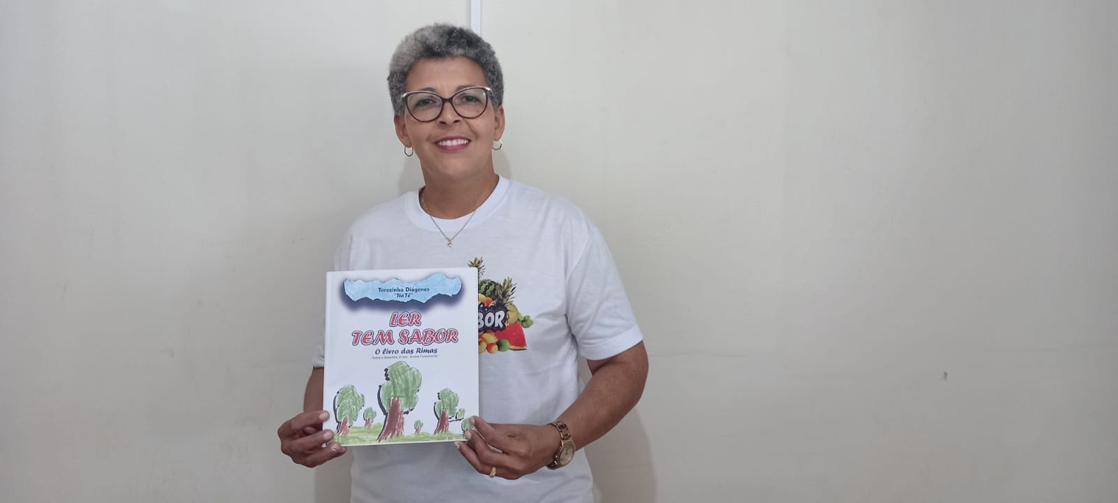 Professora da ETI Luiz Nunes de Oliveira lança livro para público infantojuvenil