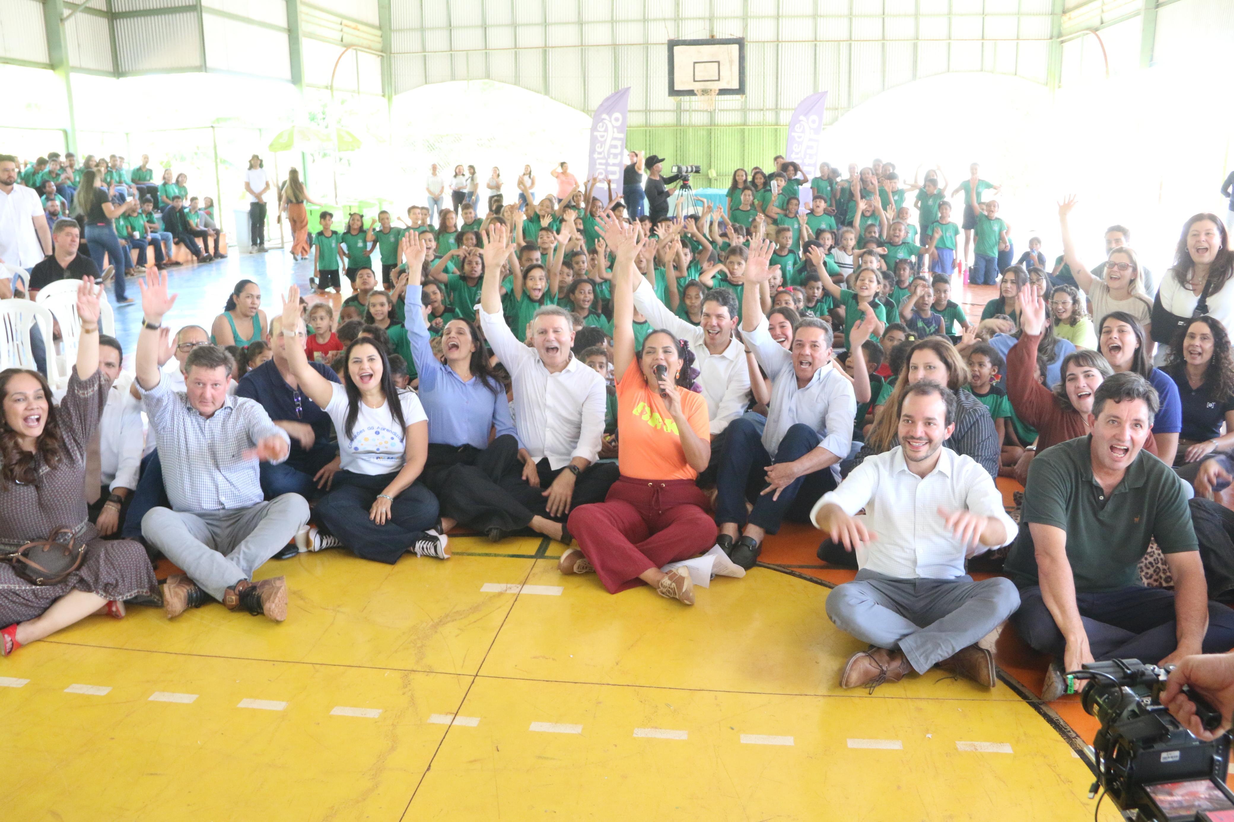 Solenidade de entrega contou com as presenças do prefeito Eduardo Siqueira Campos representantes da BRK e de instituições parceiras, servidores e estudantes - Gildo Barbosa