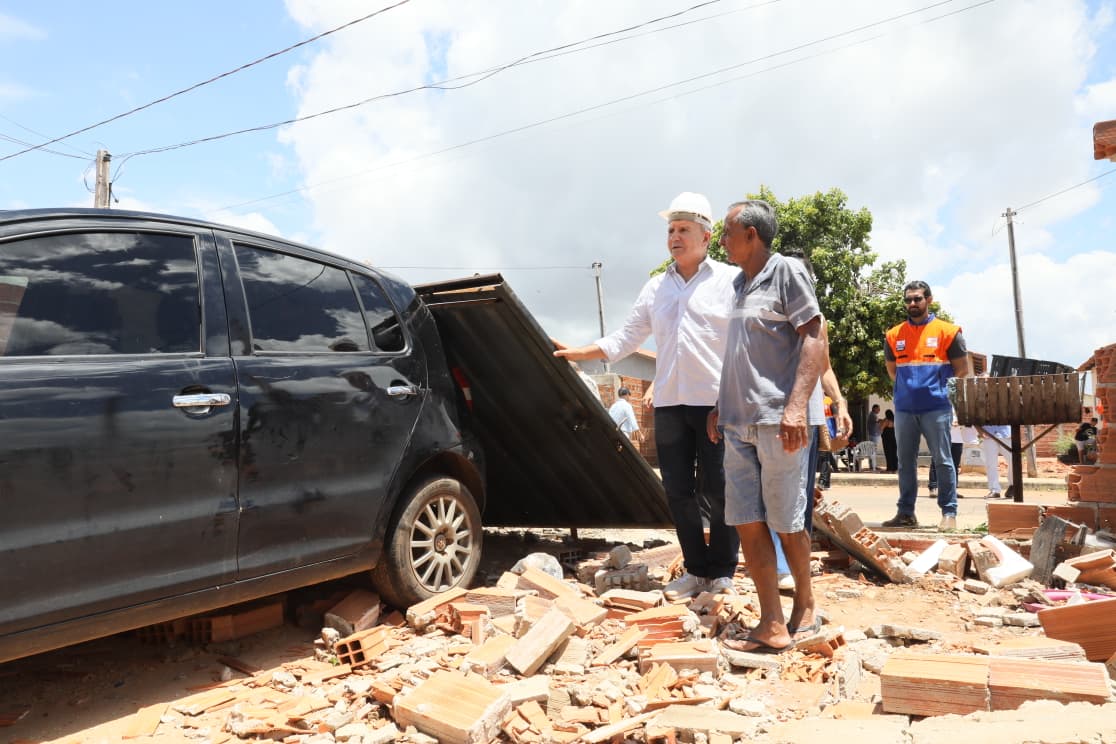 Prefeitura mobiliza equipes de várias pastas para atendimento a impactados por temporal no Jardim Taquari
