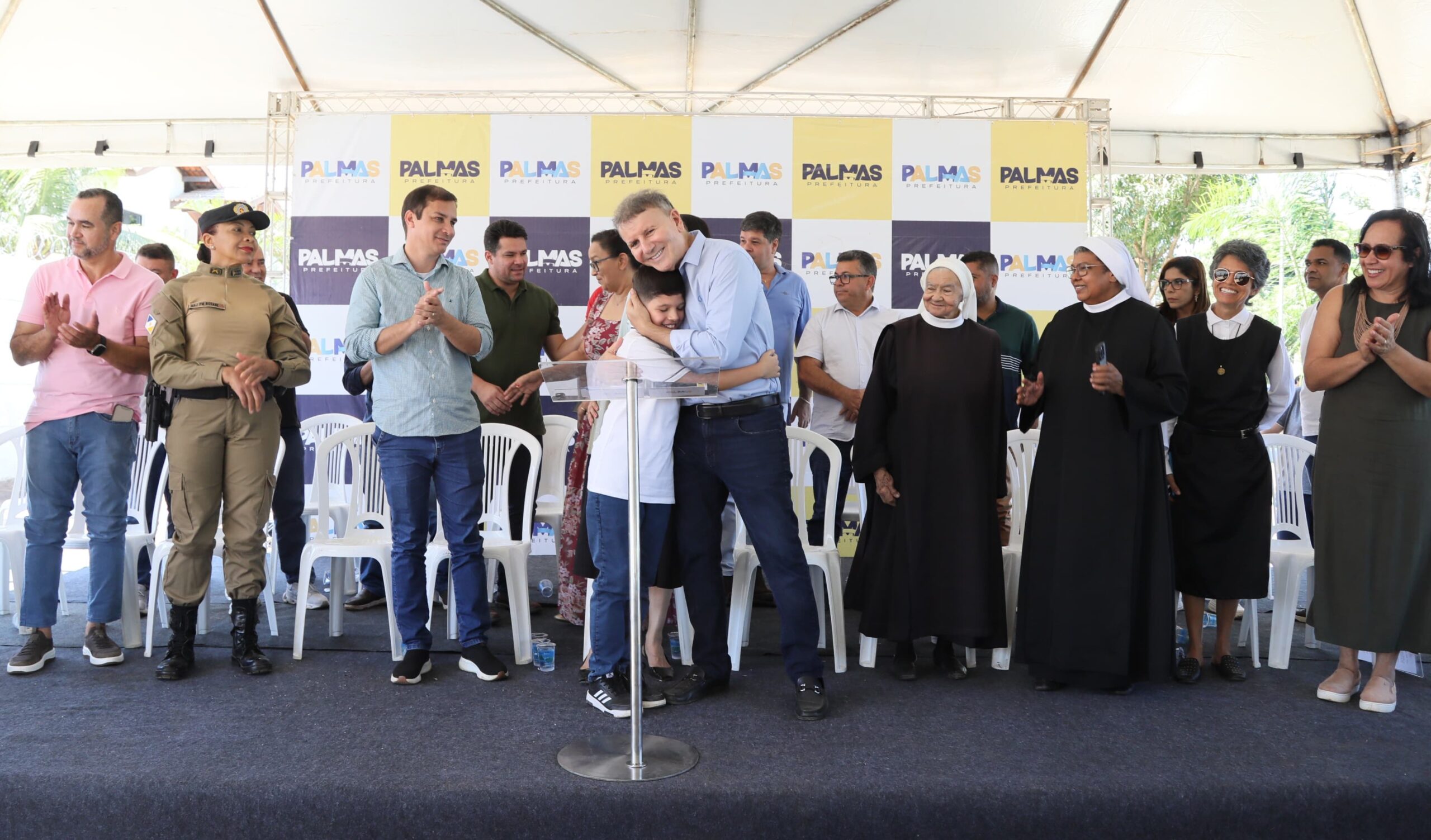 População celebra entrega da Praça Mosteiro de São Bento e destaca melhorias na segurança e valorização do comércio local