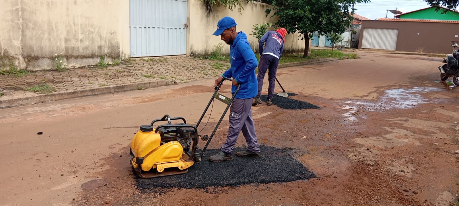 Dez equipes de tapa-buracos reforçam a manutenção viária em Palmas