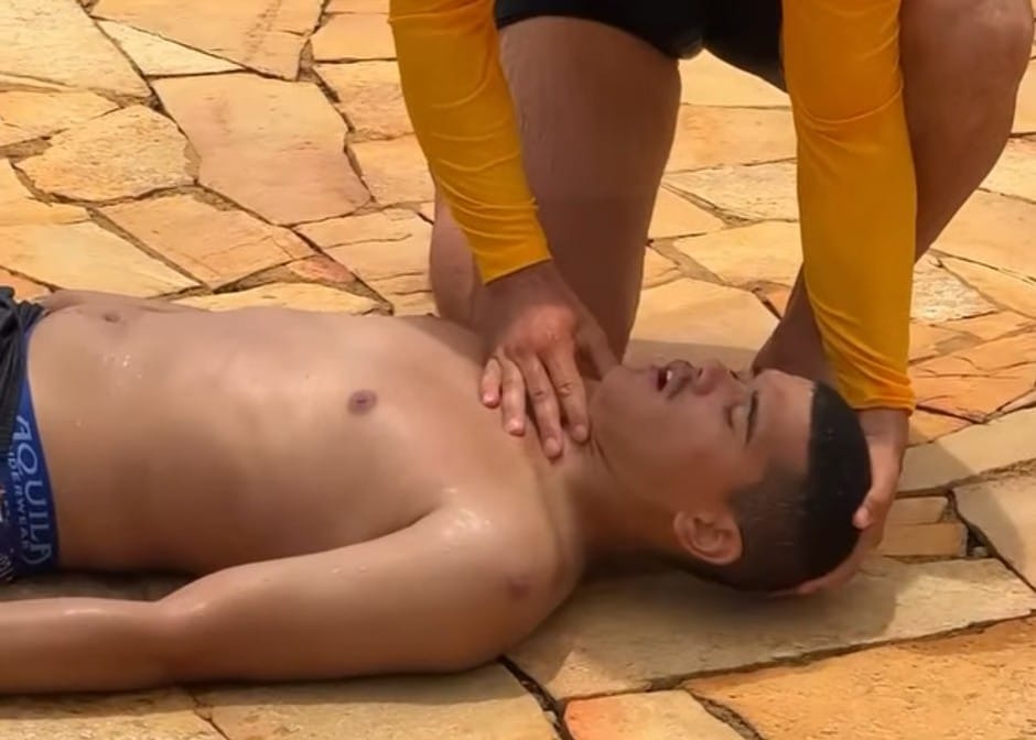 Agentes de proteção e defesa civil treinam para atuar em situações de risco nos ambientes aquáticos 