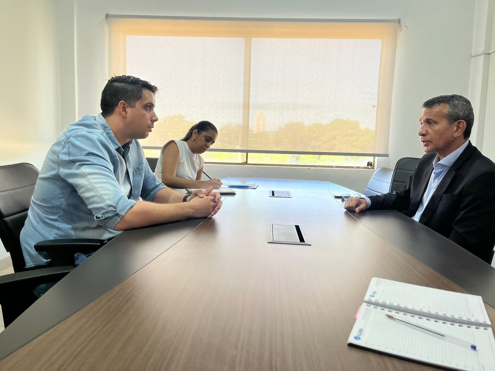 Presidente da ATCP, Walace Pimentel, durante reunião com secretário da Sedeem, Henrique Nesello