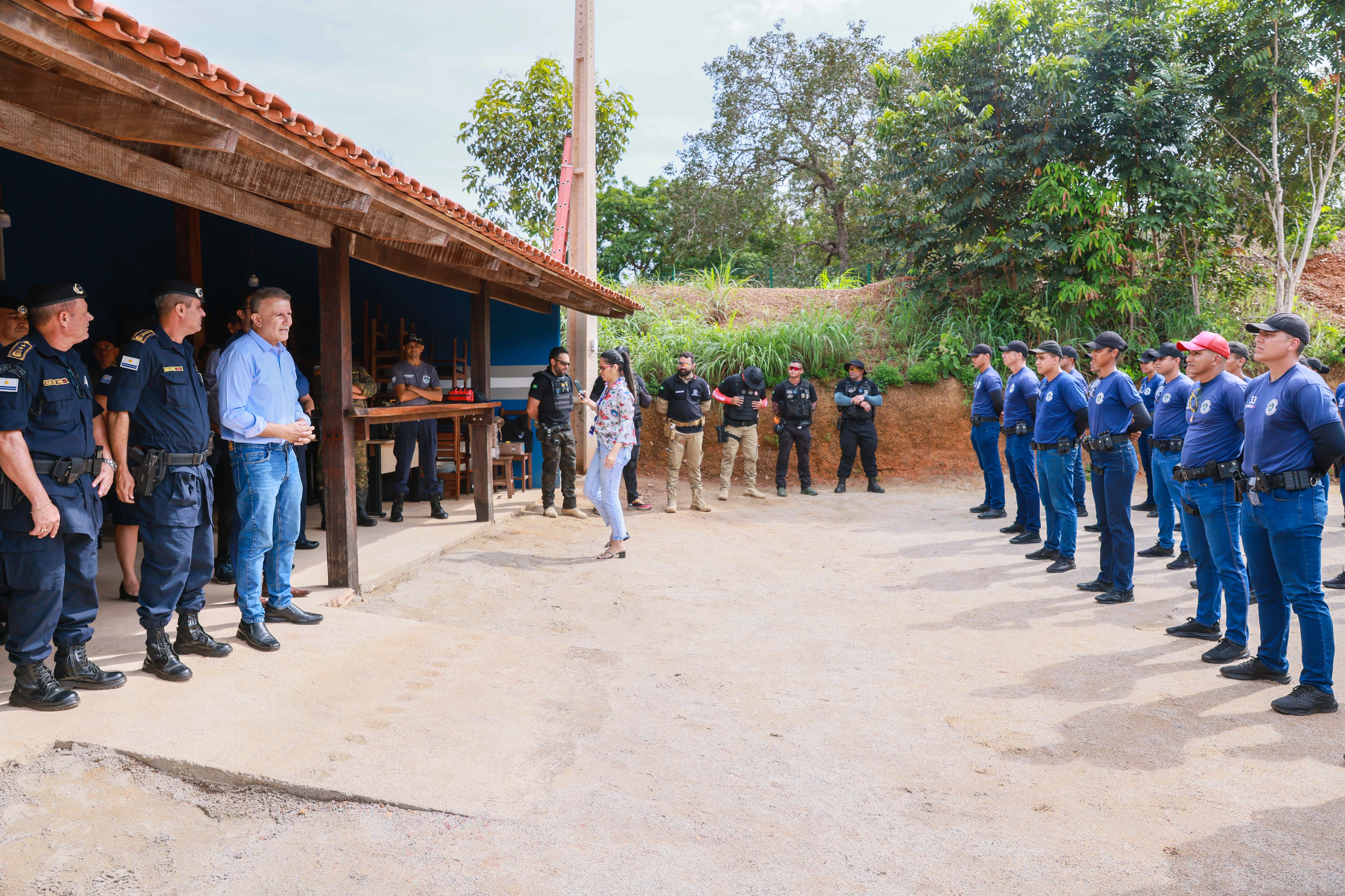 22/04/2025 - Eduardo Siqueira Campos visita alunos da GMP no Estande de Tiros da Corporação
Local: Estande de Tiros da Guarda Metropolitana de Palmas - Palmas - TO
Foto: Júnior Suzuki