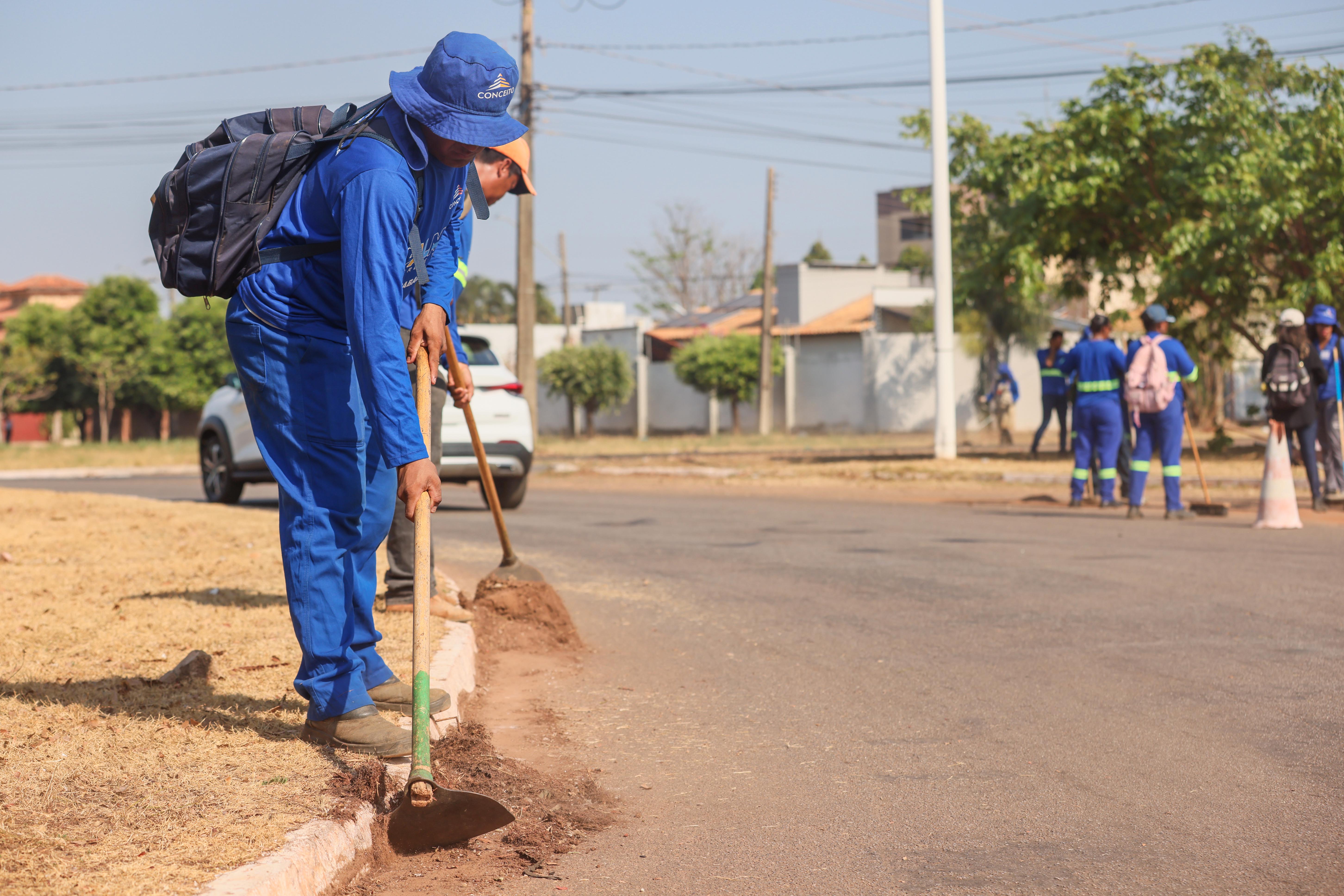 Trabalhadores iniciam limpeza intensiva que se estenderá por toda Capital