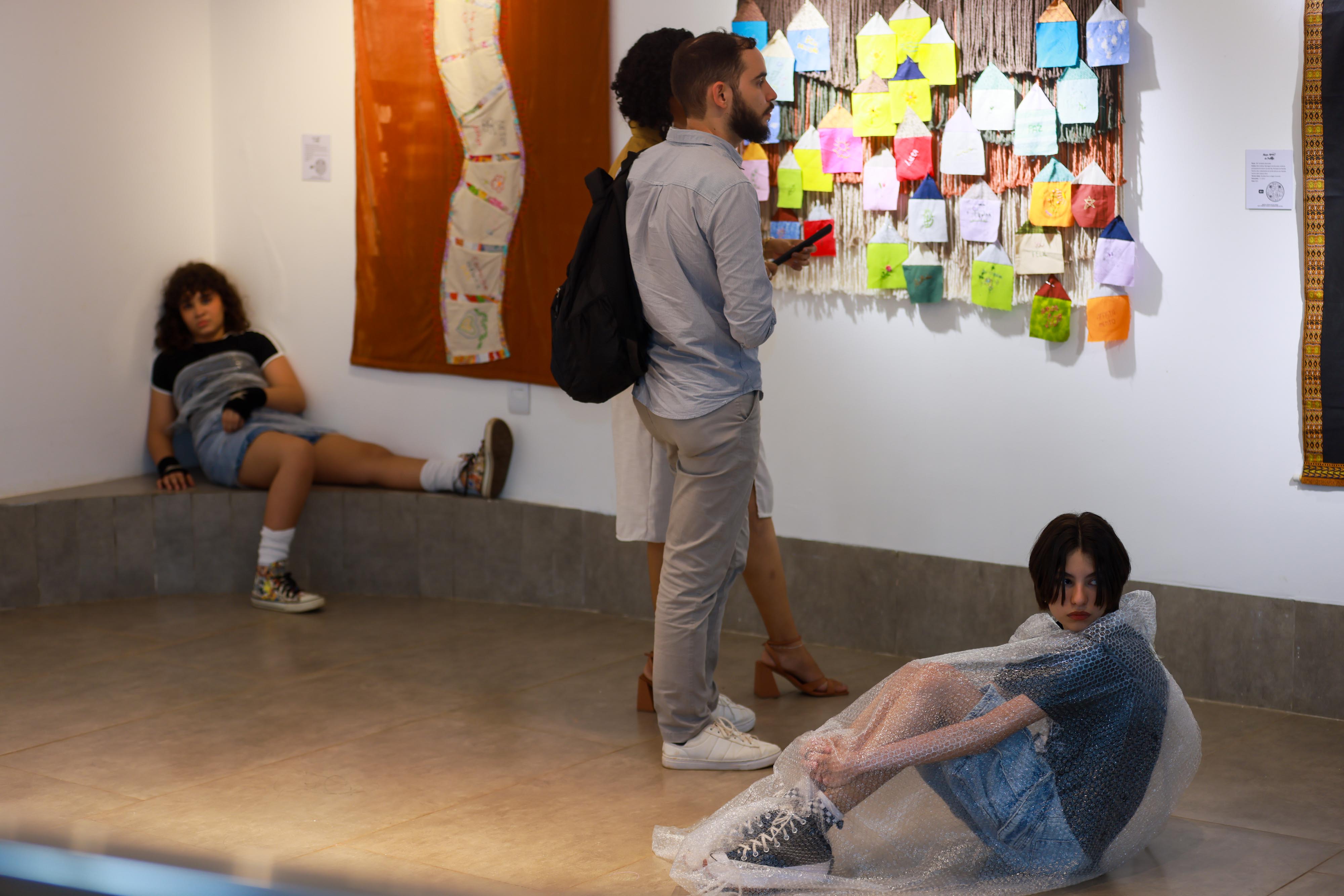 Obras ficam expostas até dia 21 de março. Foto: Regiane Rocha 