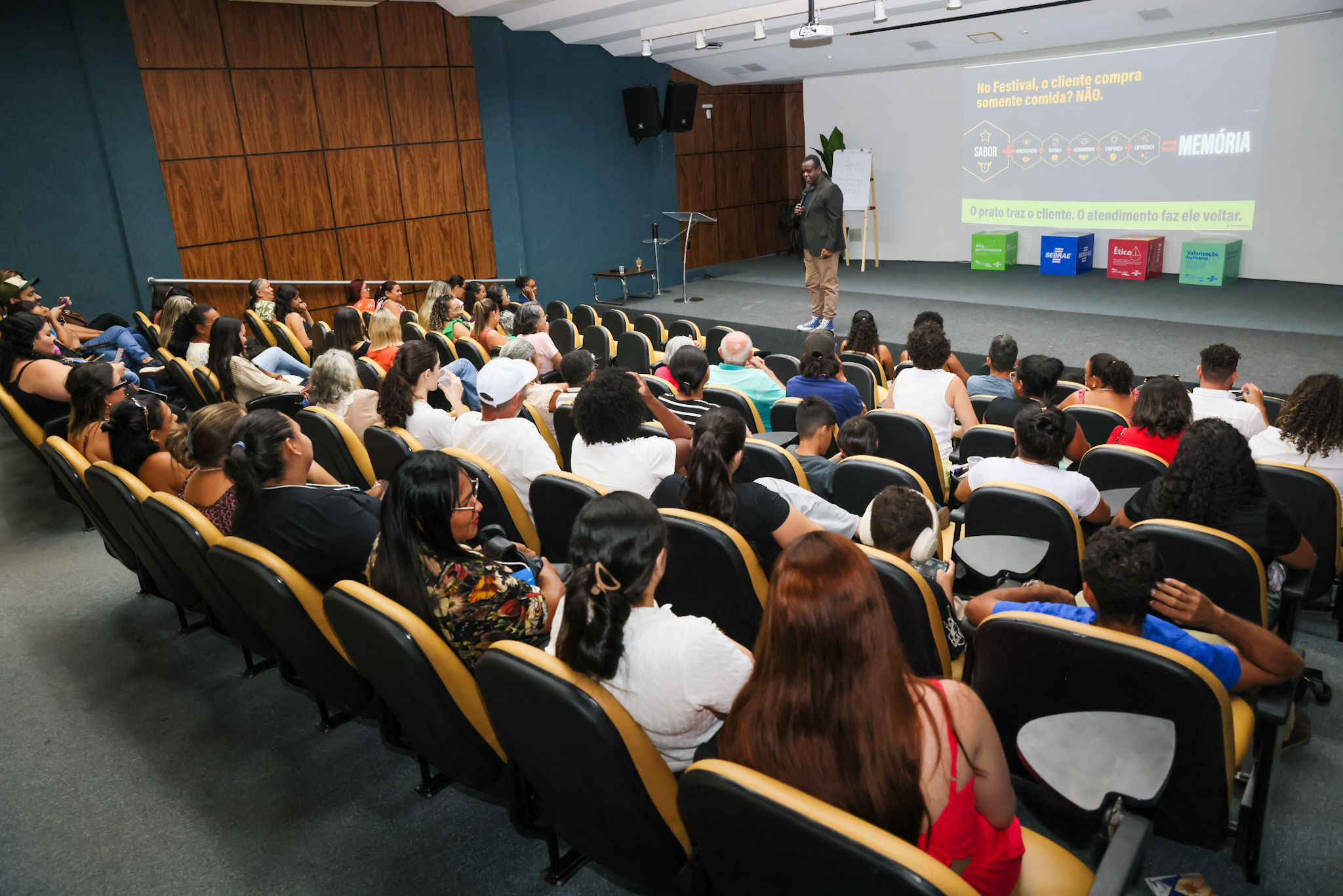 Expositores passam por cursos de qualificação para preparação ao FGT