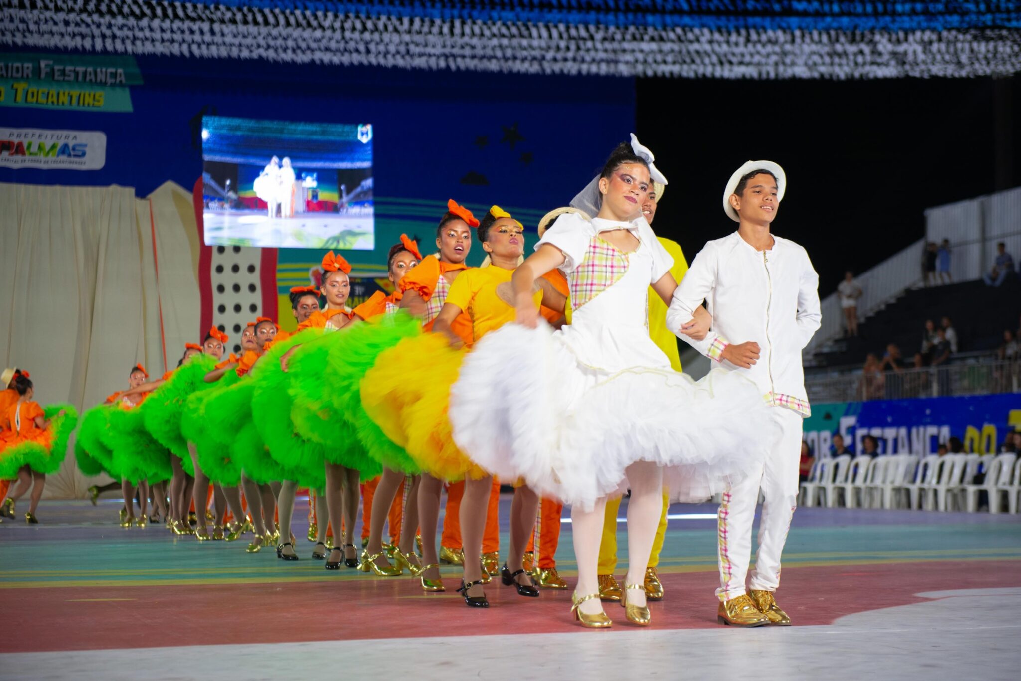 Doze escolas municipais se apresentam no projeto São João Vem de Berço realizado dentro do Arraiá da Capital