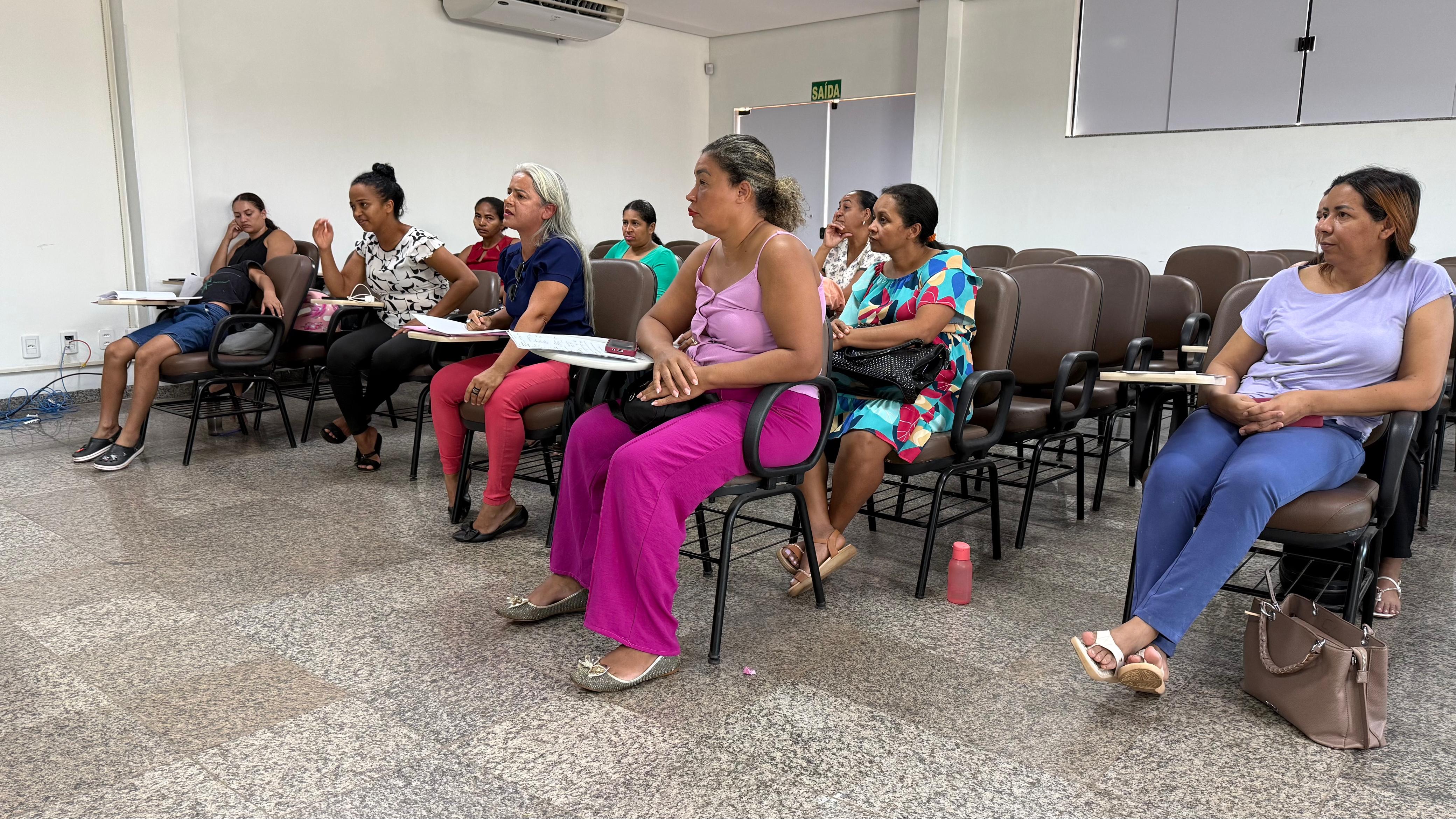 Com escuta ativa das mães, equipe da Semus faz levantamento das pendências de atendimento e oferece orientação técnica e institucional das demandas