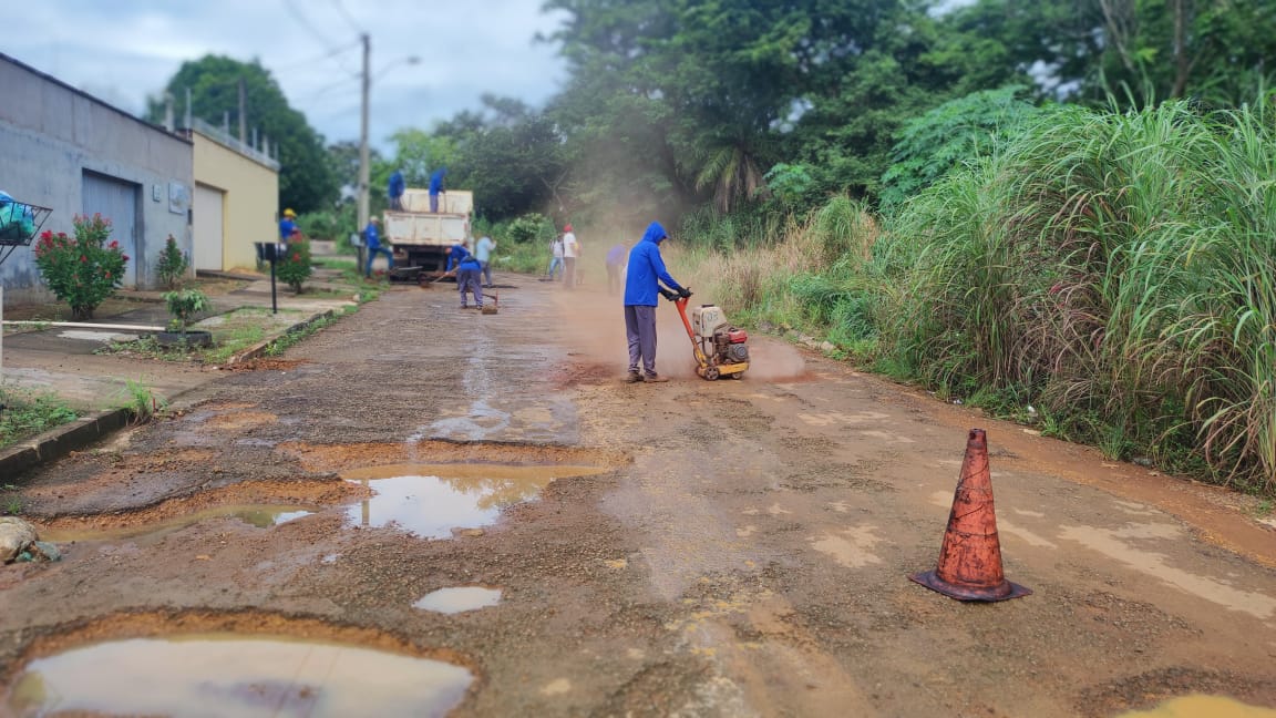 Prefeitura revitaliza Avenida São João no Setor Santa Fé IV com Operação Tapa-Buracos