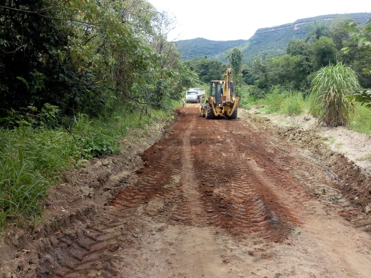 Fechada para turistas, estrada de acesso ao Vale do Vai Quem Quer passa por ampliação