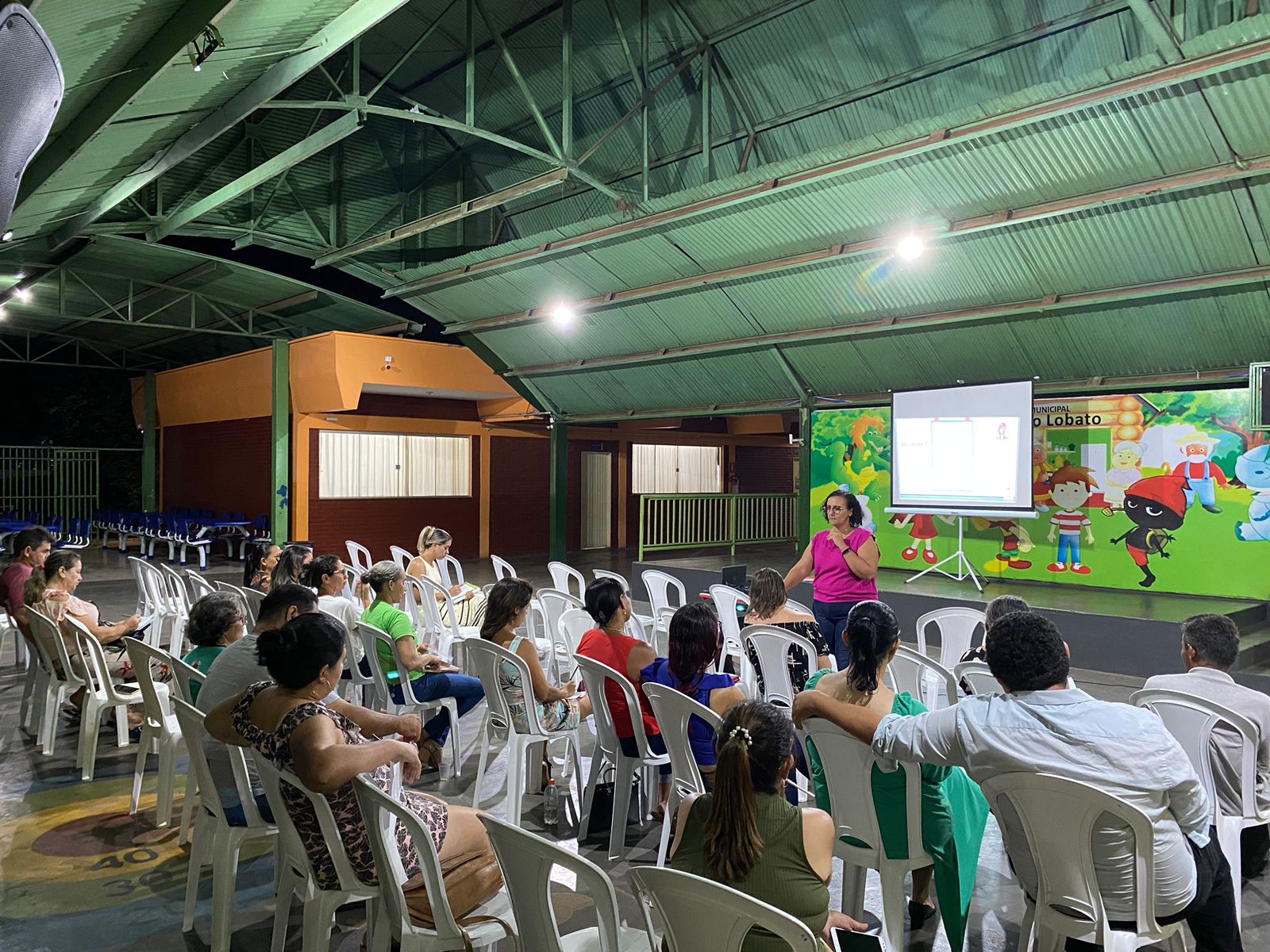 Escola Monteiro Lobato promove palestra sobre 'Como ajudar meu filho a se desenvolver'