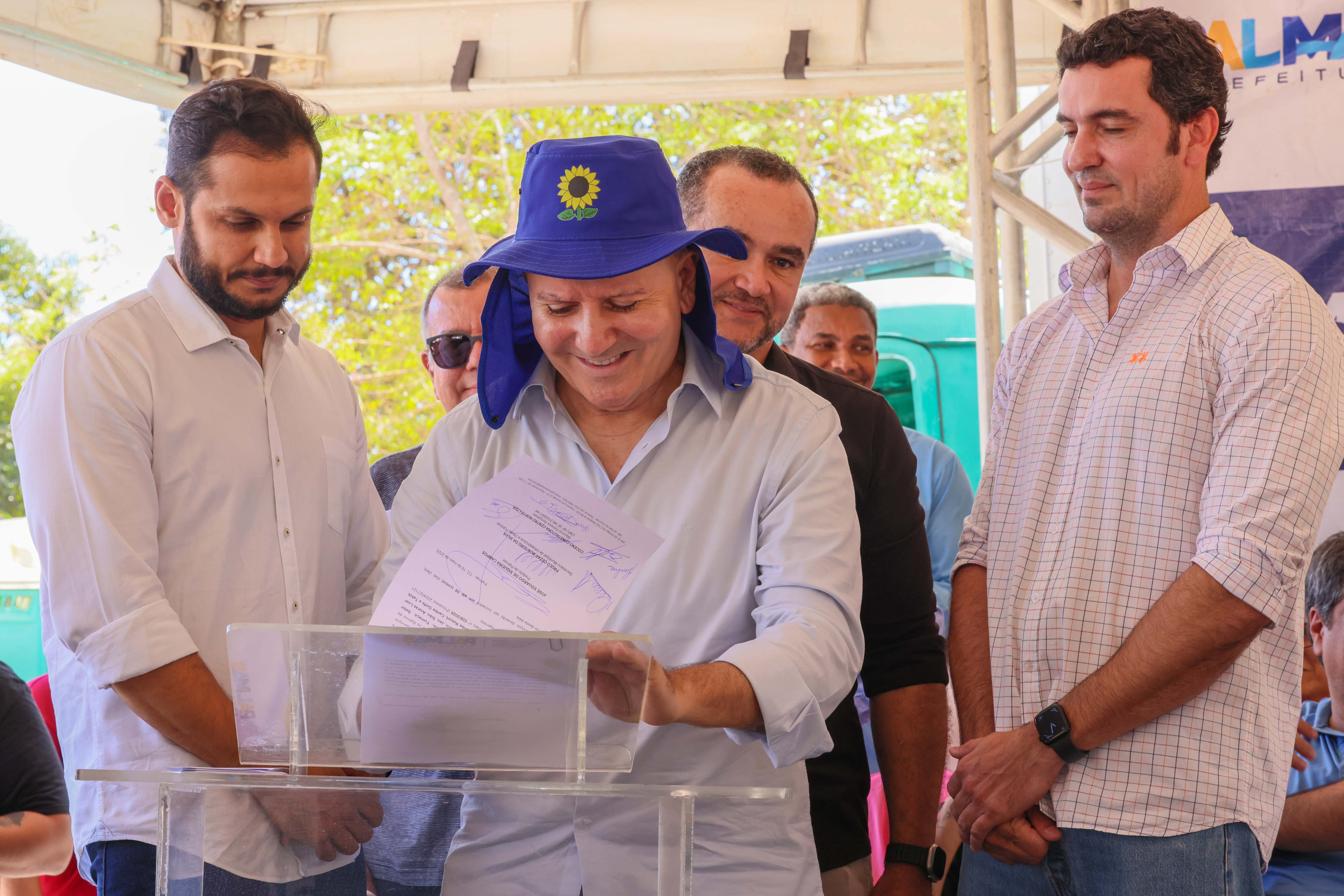 Assinatura de Ordem de Serviço - Recapeamento das Arnos e Acesso do PolinésiaData: 19/05/2025Local: Acesso para o Polinésia, Arnos - Palmas - TOFoto: Júnior Suzuki