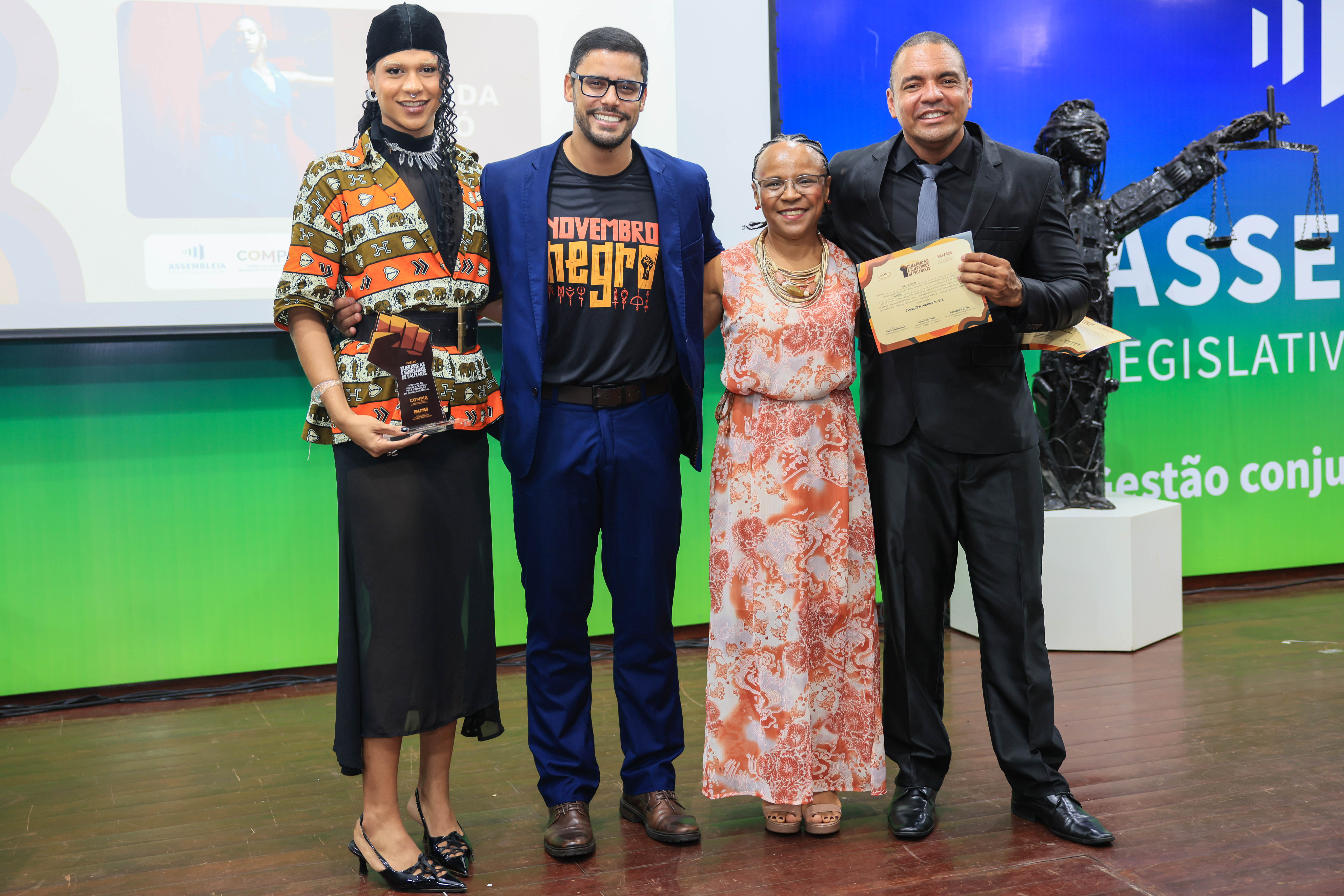Na categoria LGBT, o secretário José Eduardo de Azevedo premiou Wanda Citó, do coletivo Toca Ballroom.