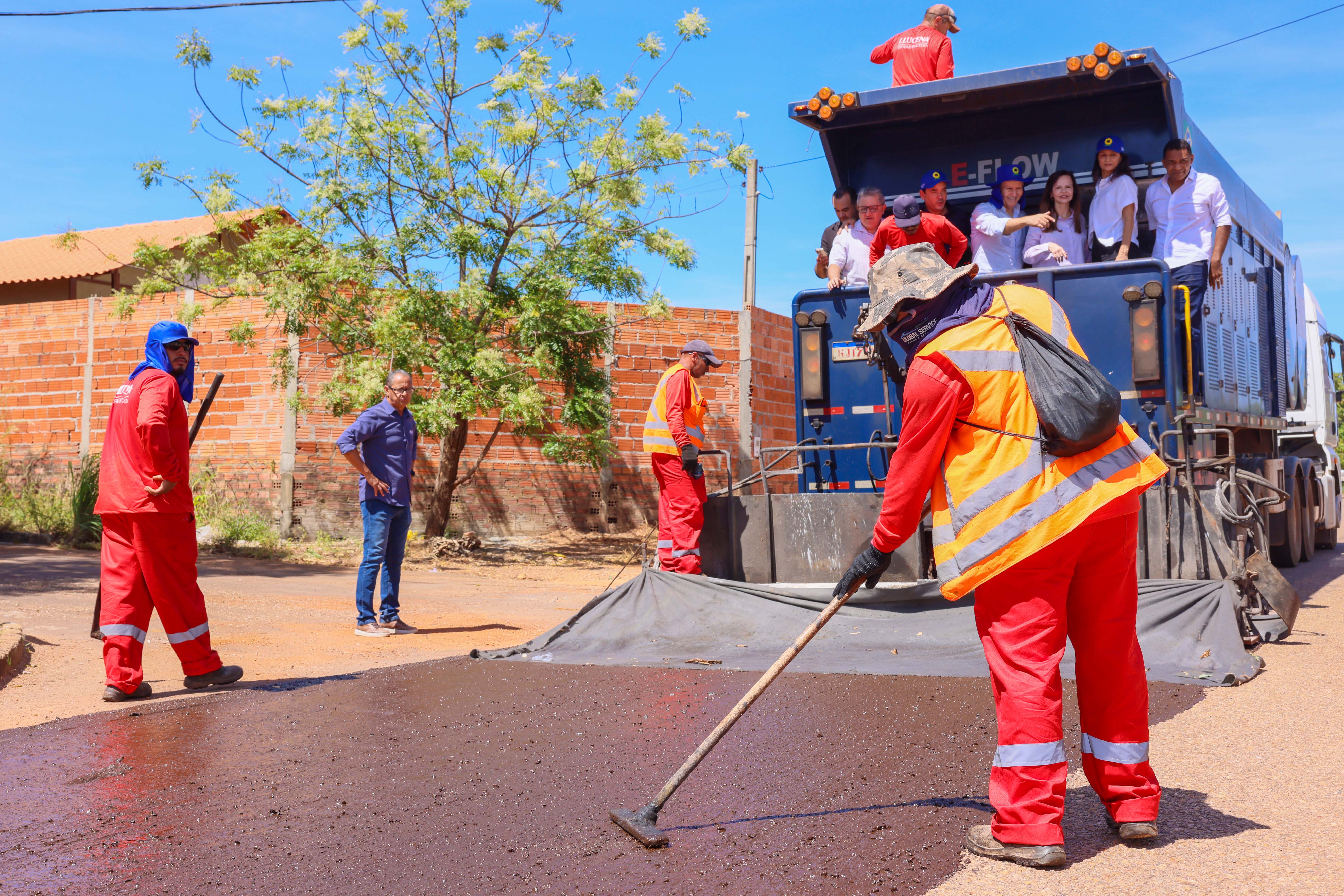 Prefeito de Palmas, Eduardo Siqueira, dá início à obra de revitalização asfáltica na Arno 44 (409 Norte) 