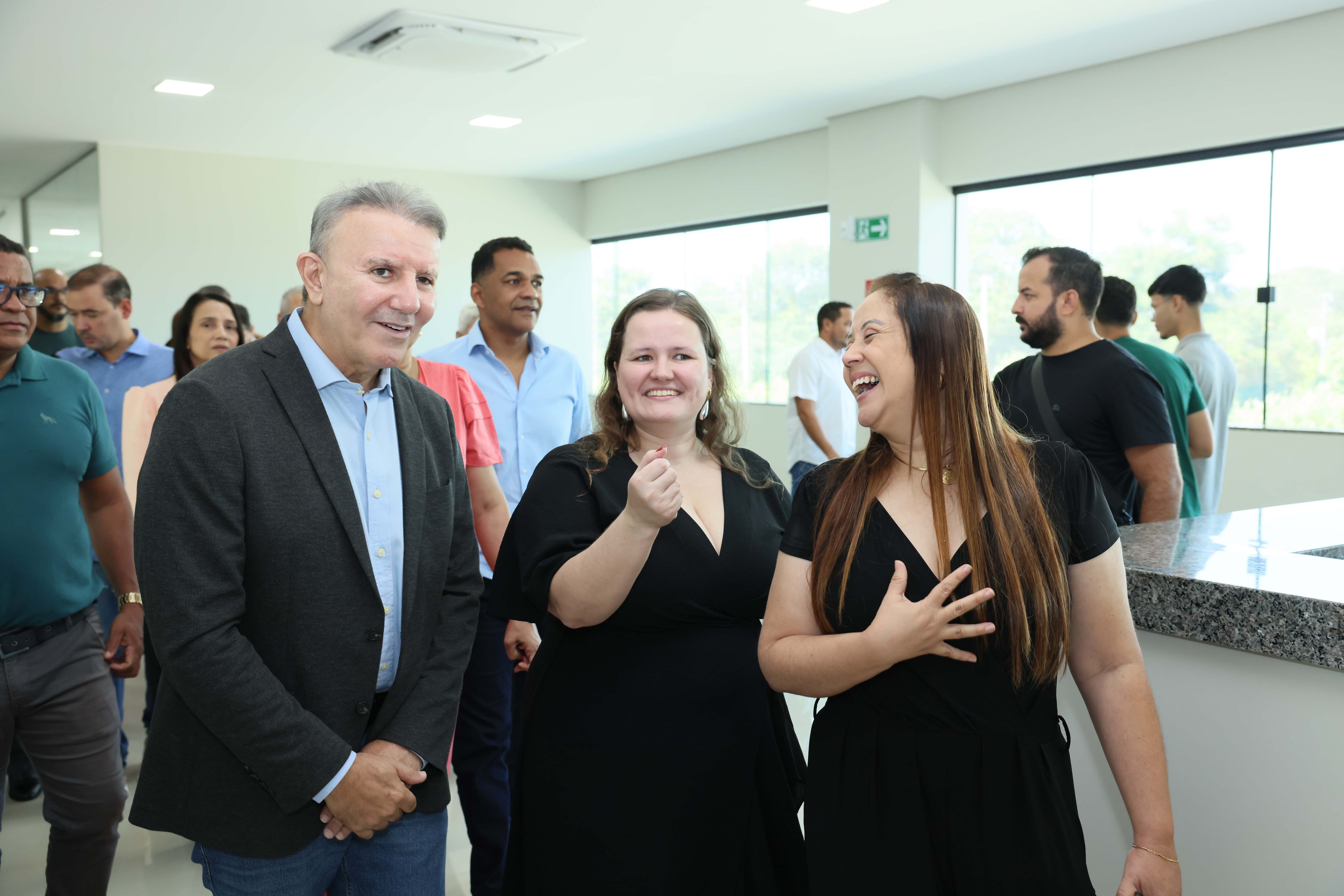 Prefeito Eduardo Siqueira Campos foi conduzido numa visita para conhecer as instalações do CEO